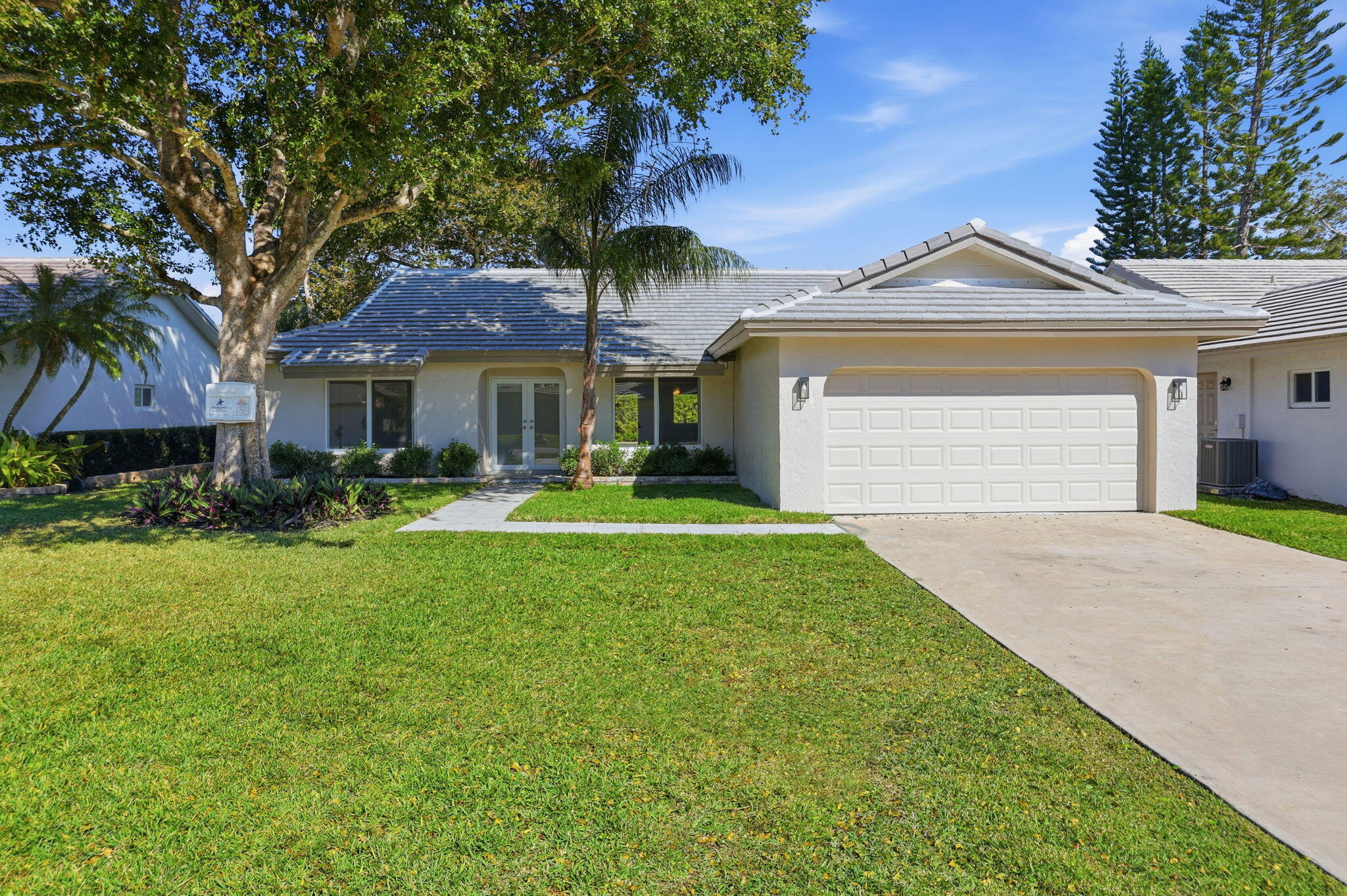6389 Casabella Lane