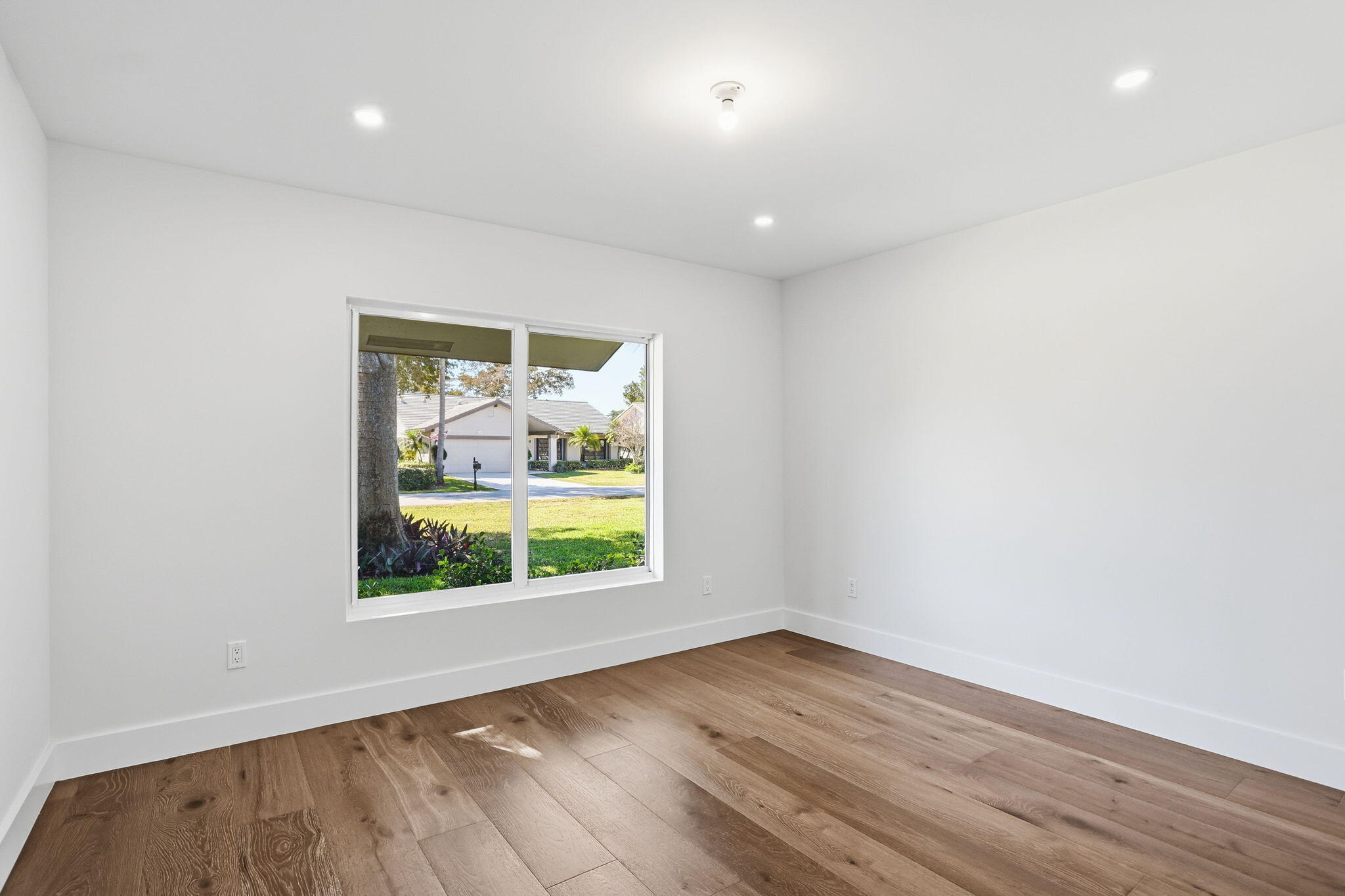 6389 Casabella Lane
