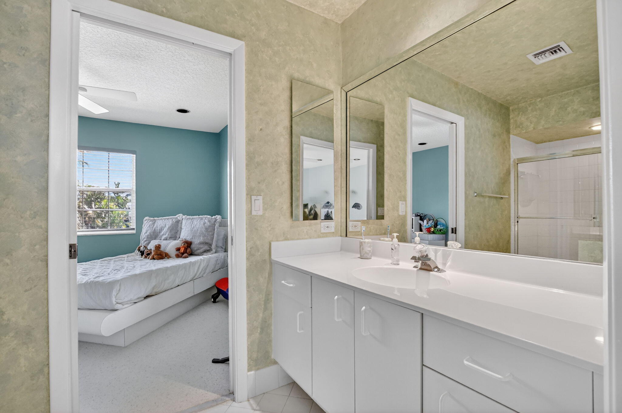 23429 Rakelle Circle