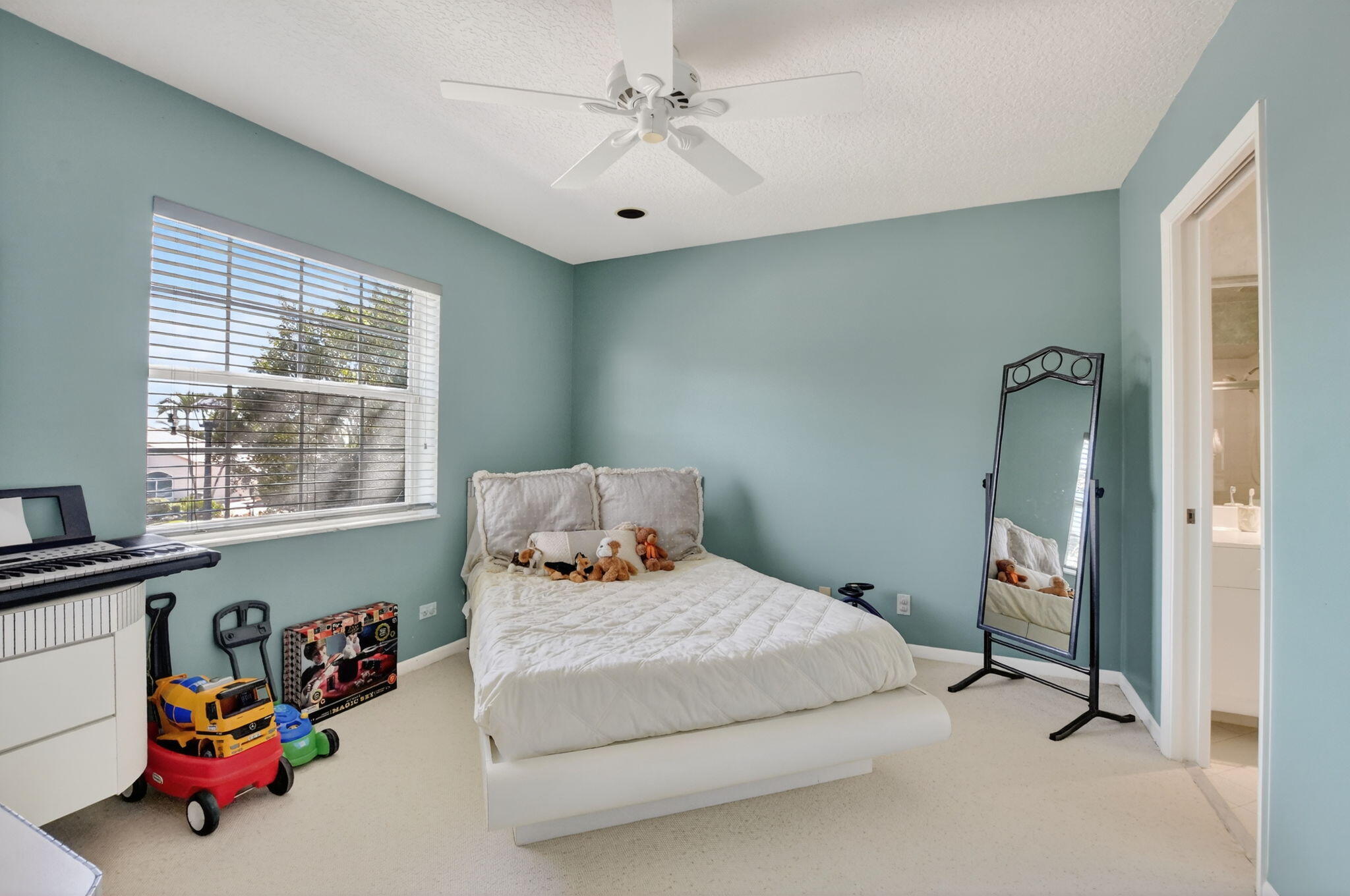 23429 Rakelle Circle