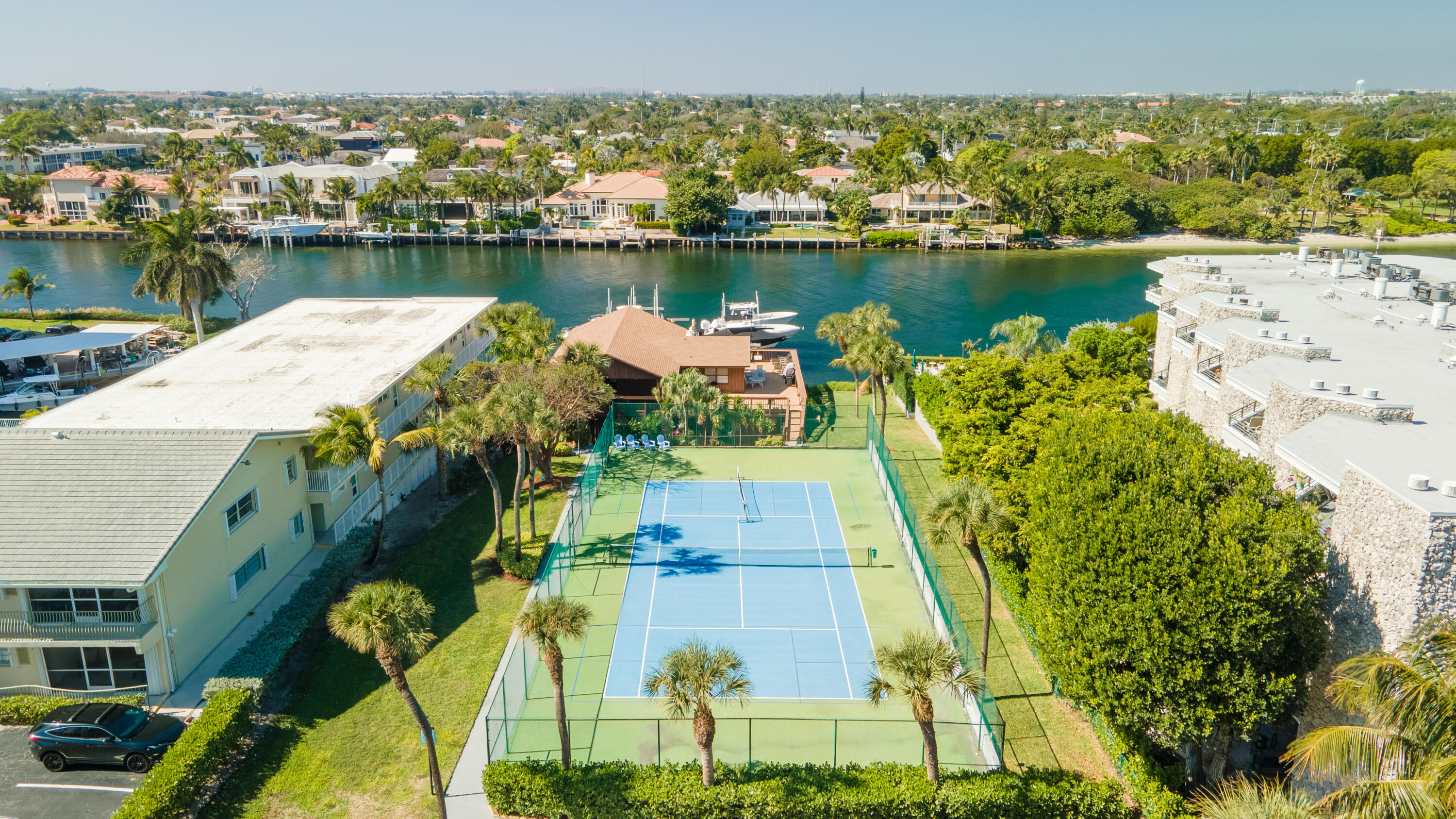 1167 Hillsboro Mile 709