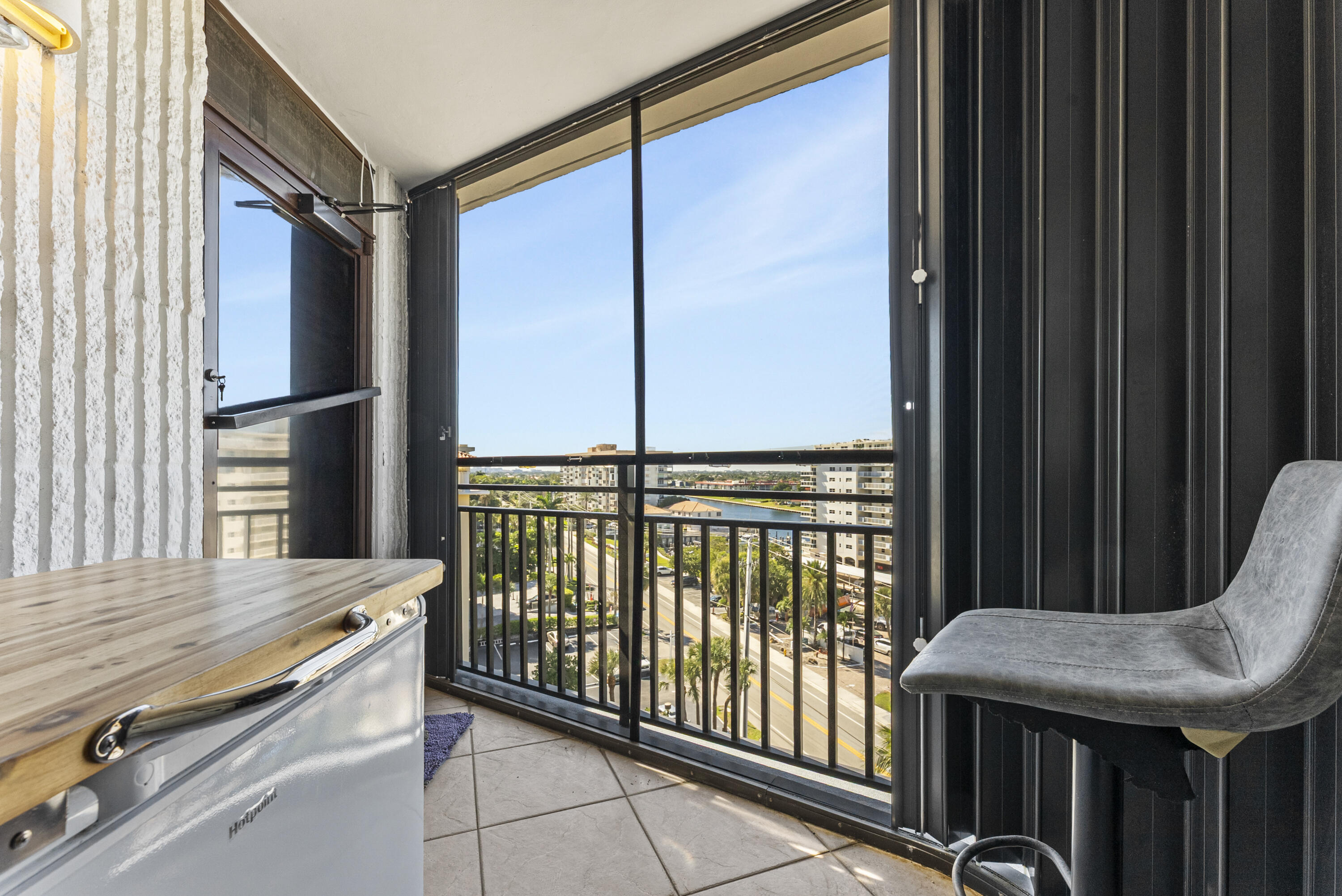 1167 Hillsboro Mile 709