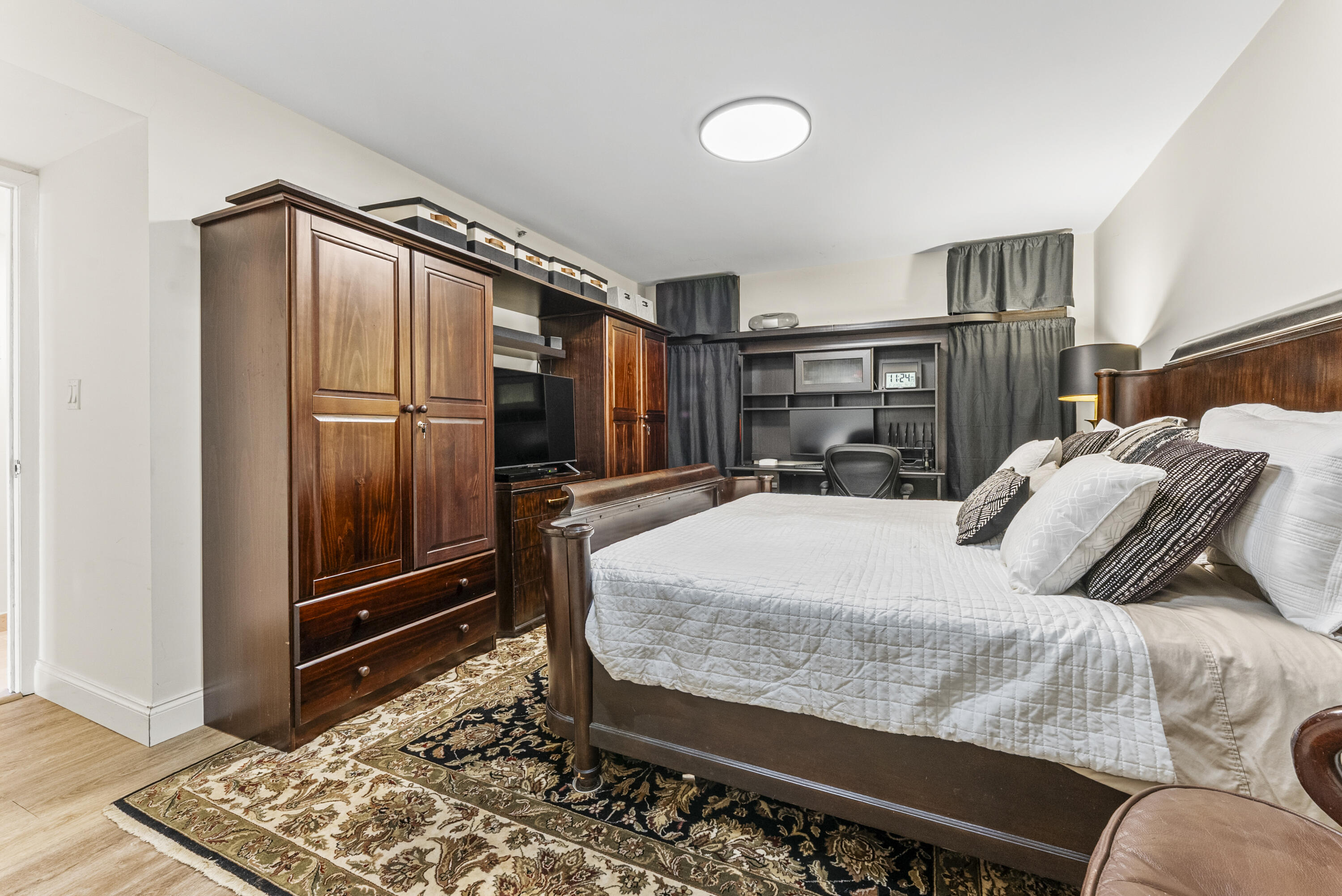 1167 Hillsboro Mile 709