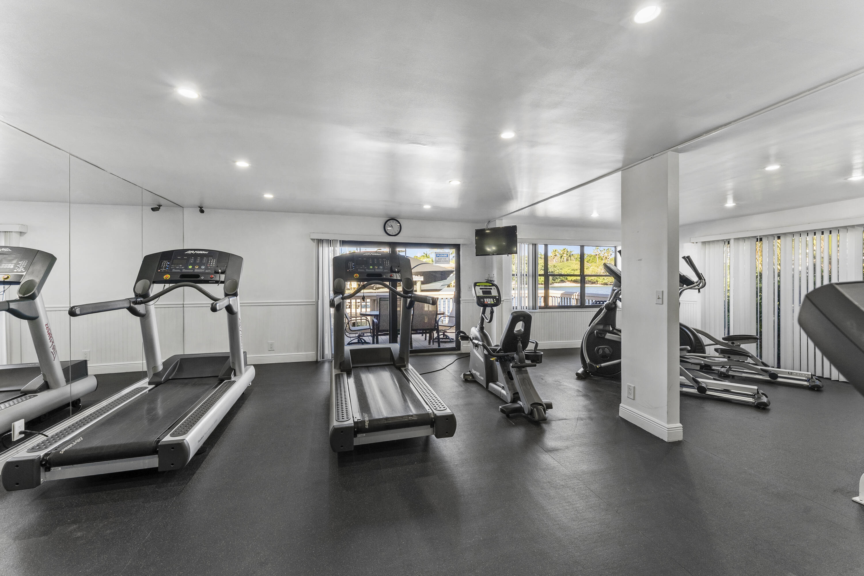 1167 Hillsboro Mile 709