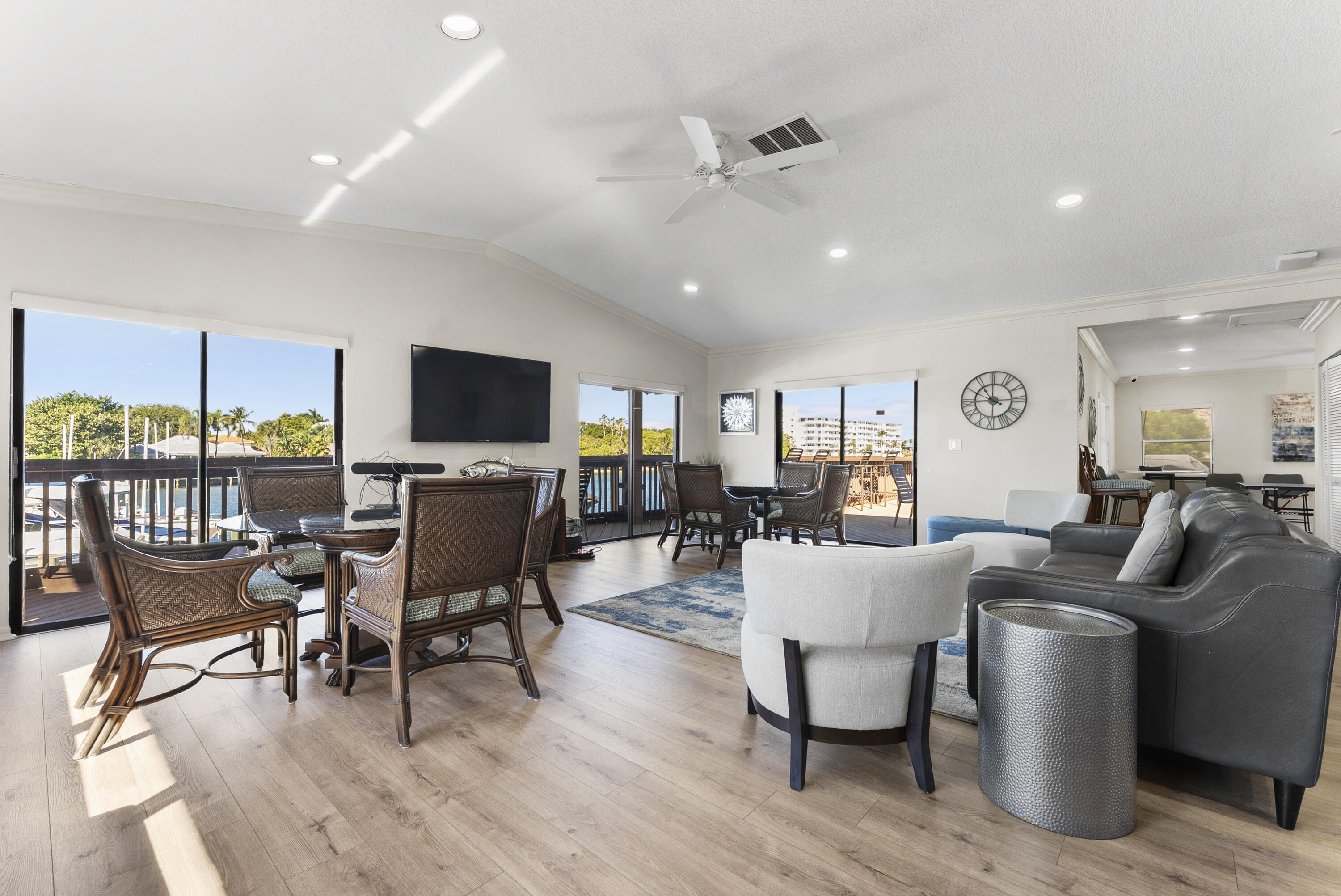 1167 Hillsboro Mile 709