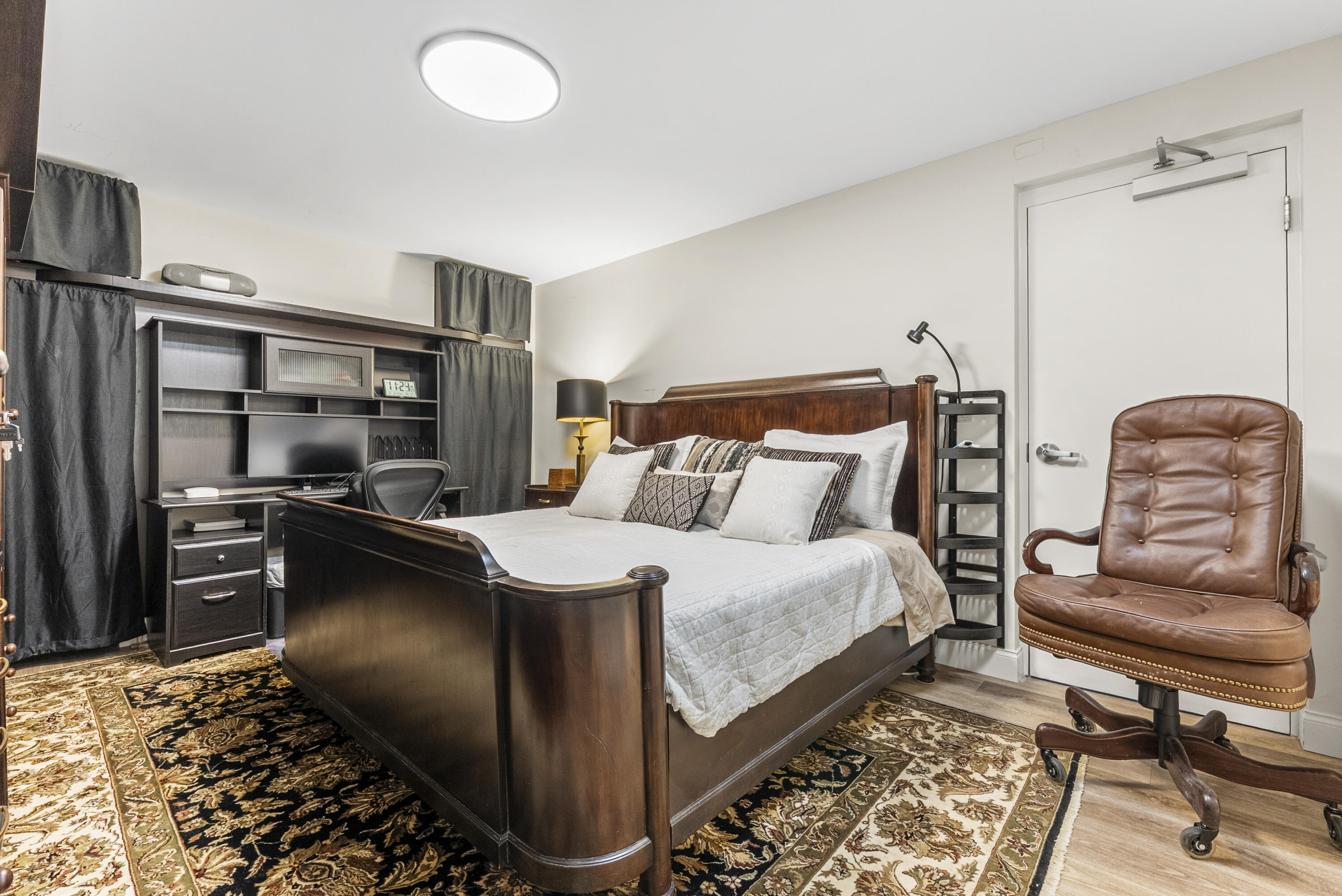 1167 Hillsboro Mile 709