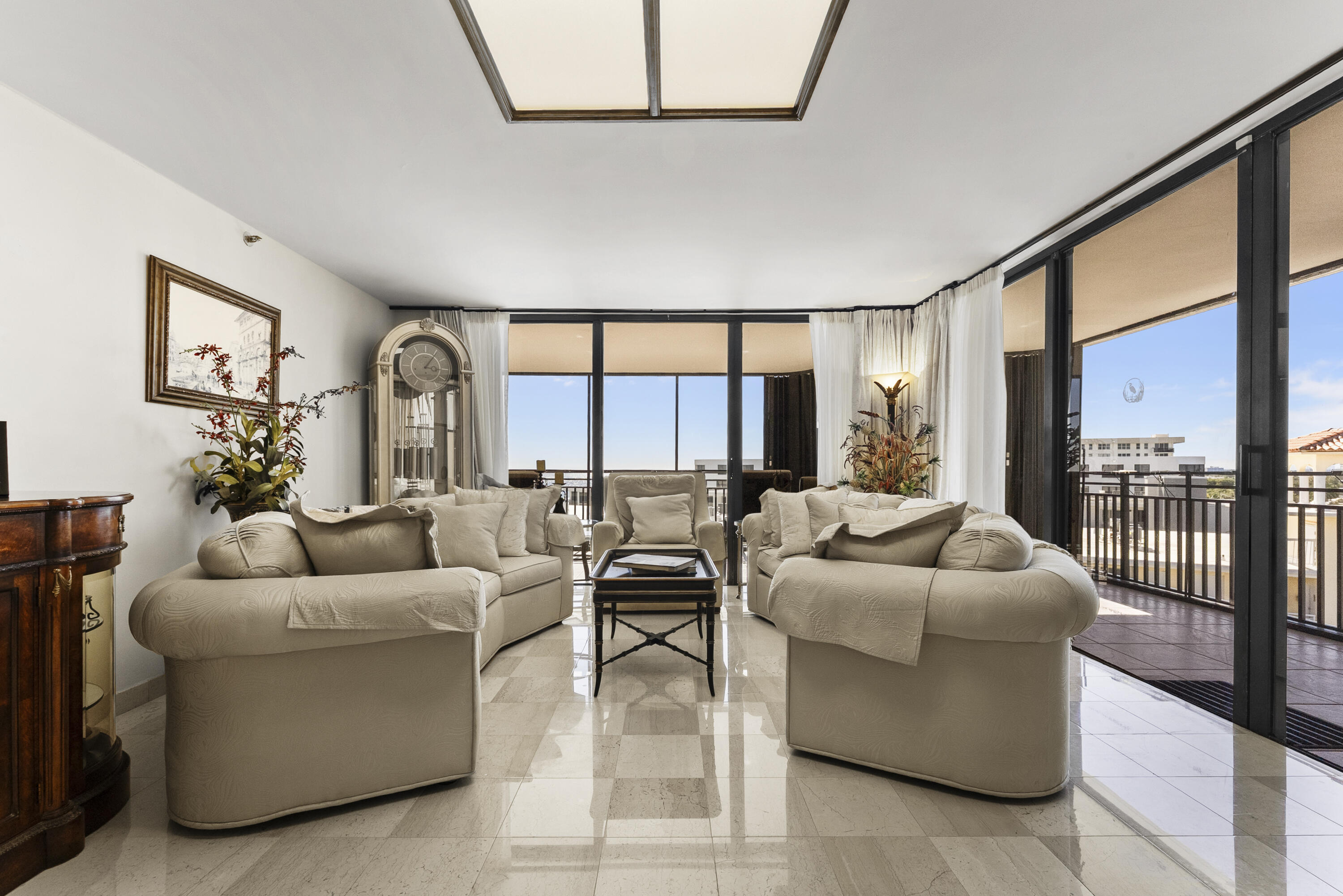 1167 Hillsboro Mile 709