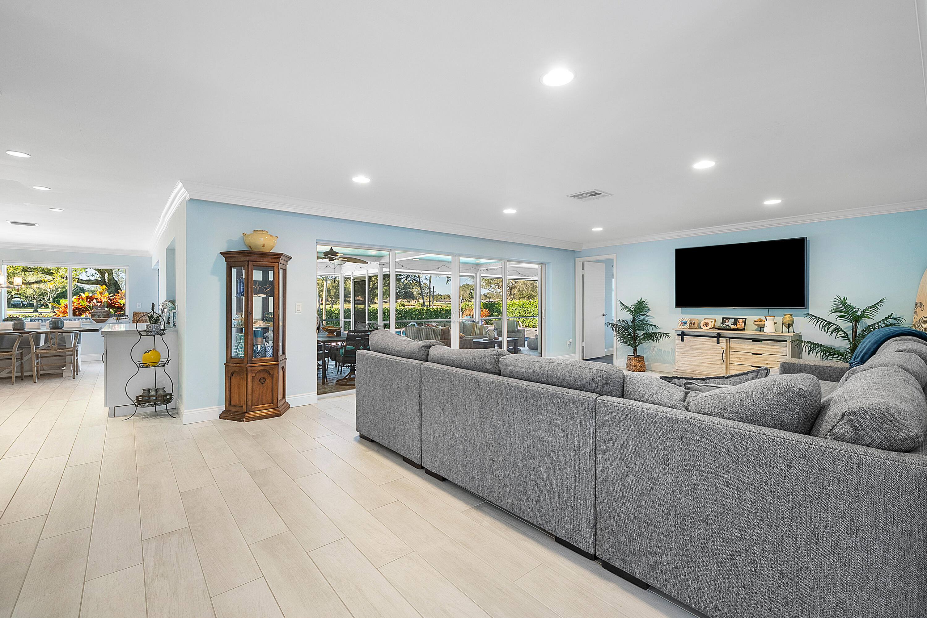 413 S Country Club Drive