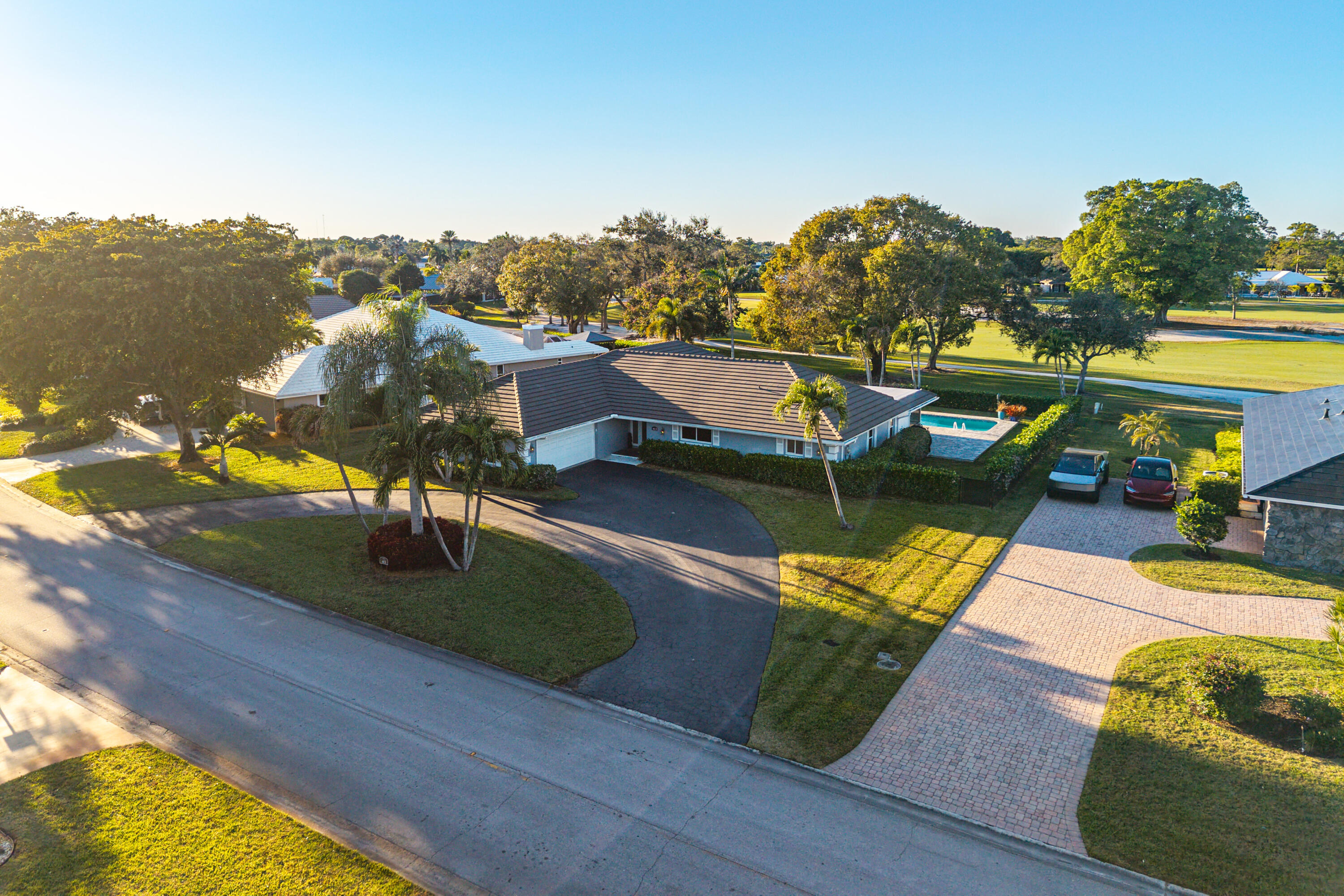 413 S Country Club Drive