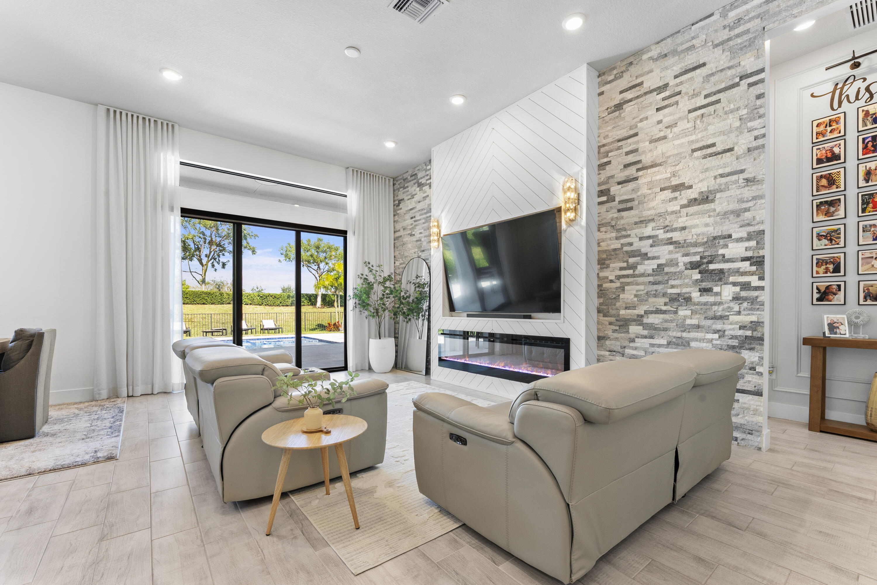 7465 Seacoast Drive