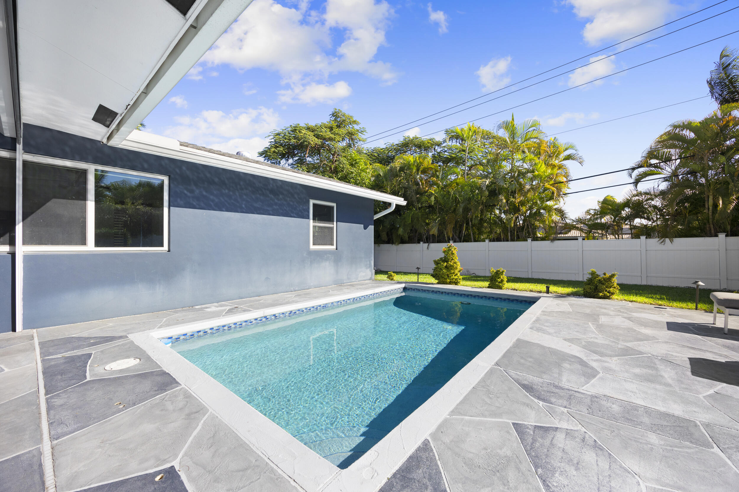 930 NW 4th Court
