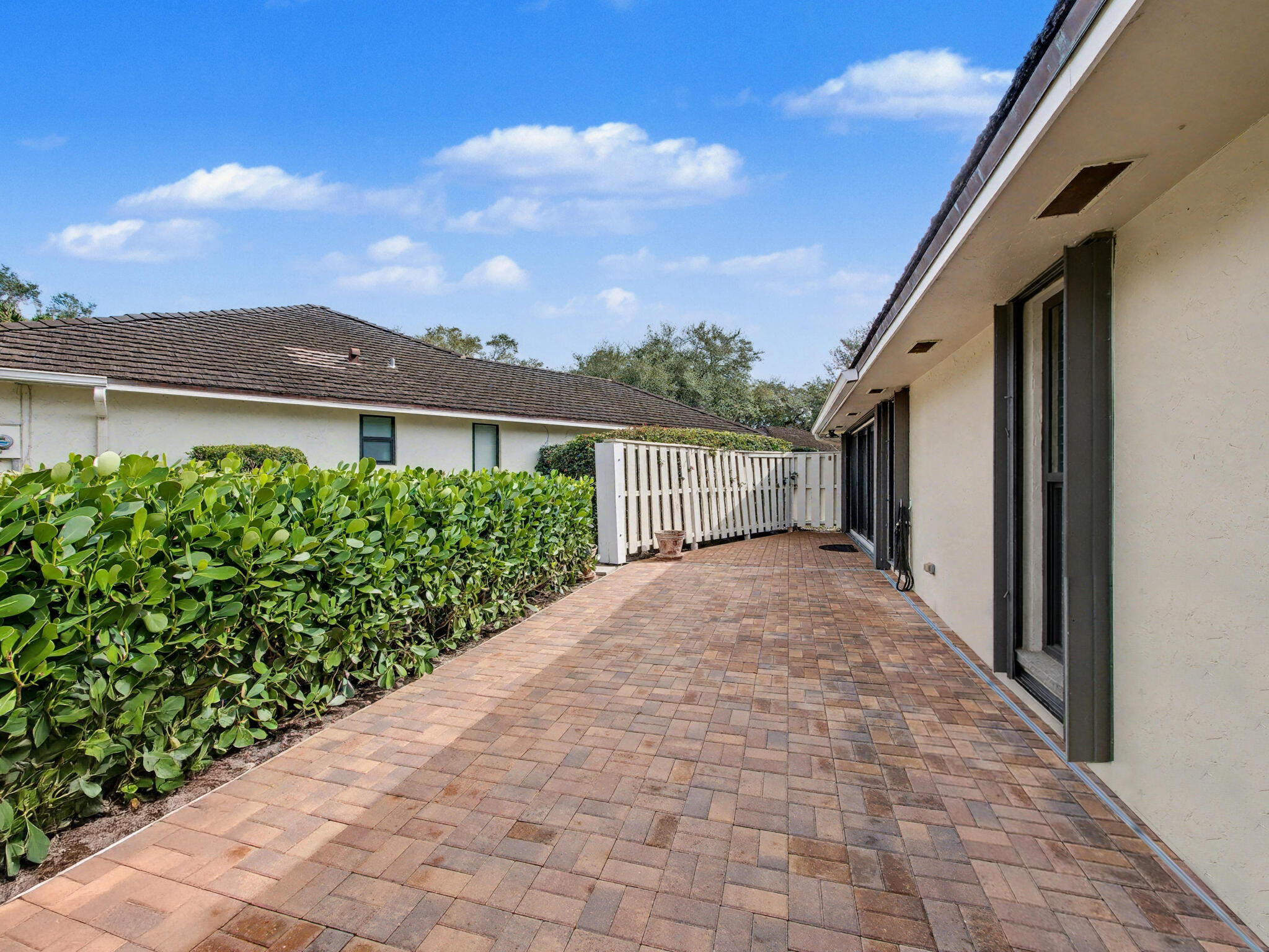 11354 Briarwood W/ 50ft Slip Place