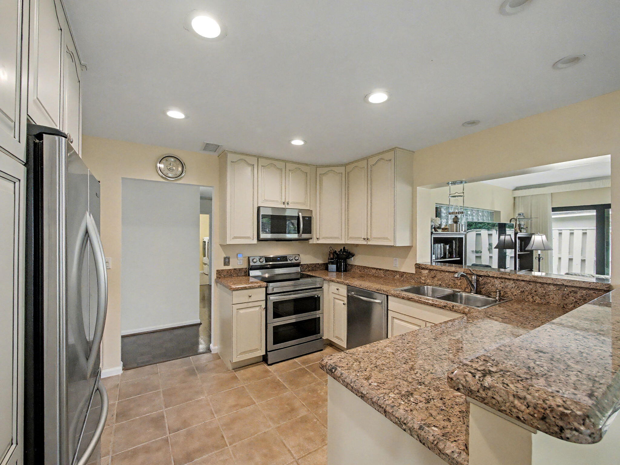 11354 Briarwood W/ 50ft Slip Place