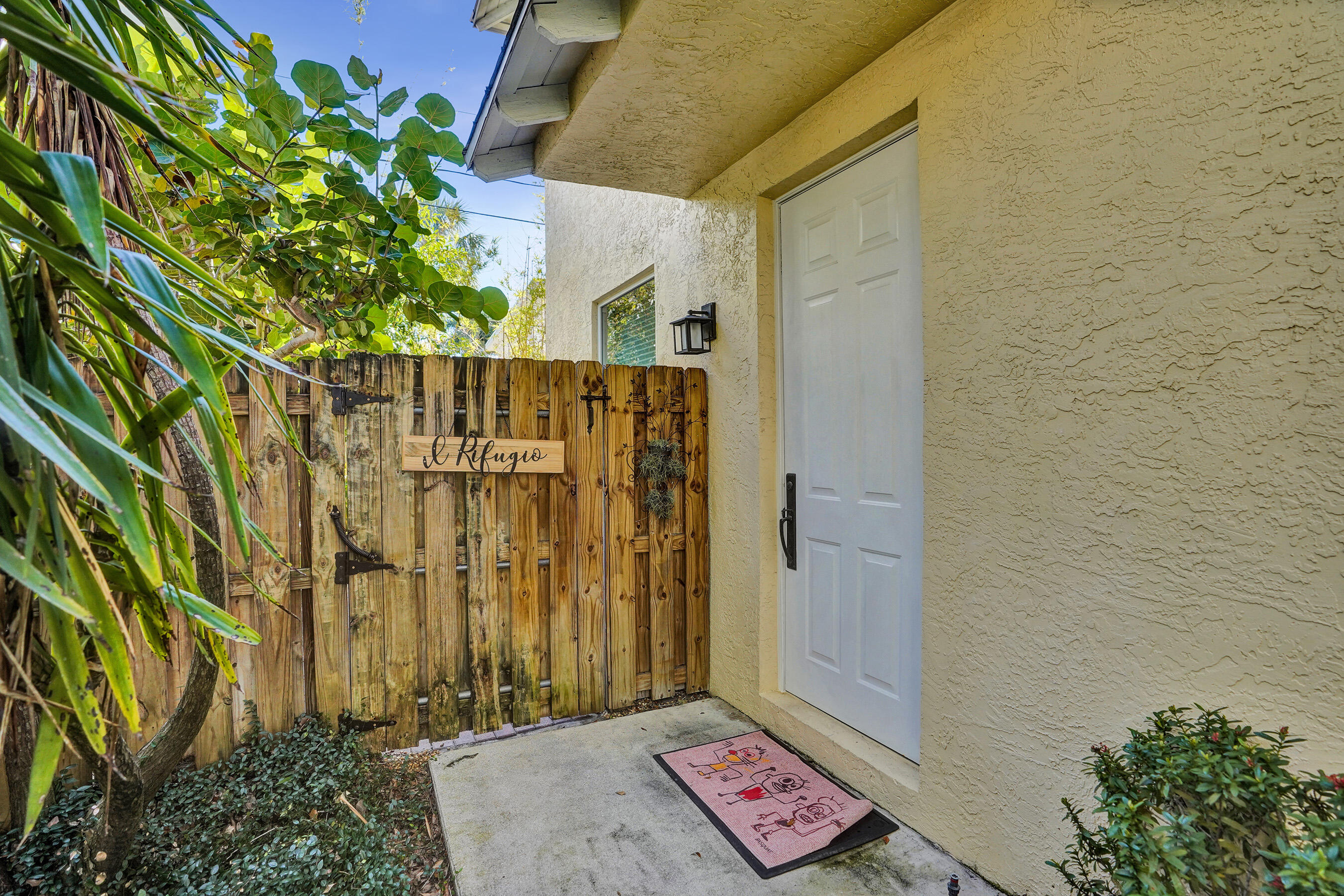 848 SE 4th Court