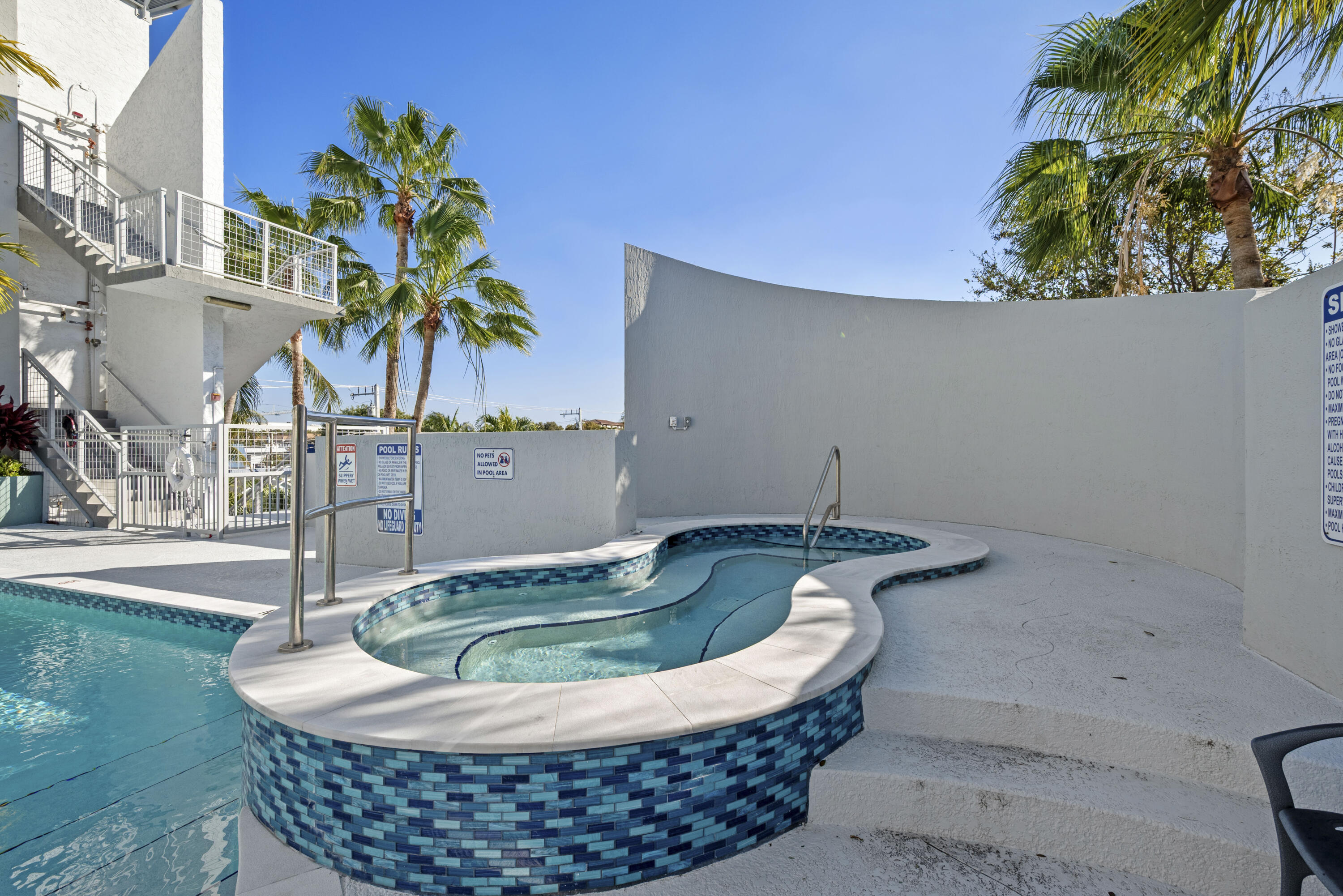 185 NE 4th Avenue 208