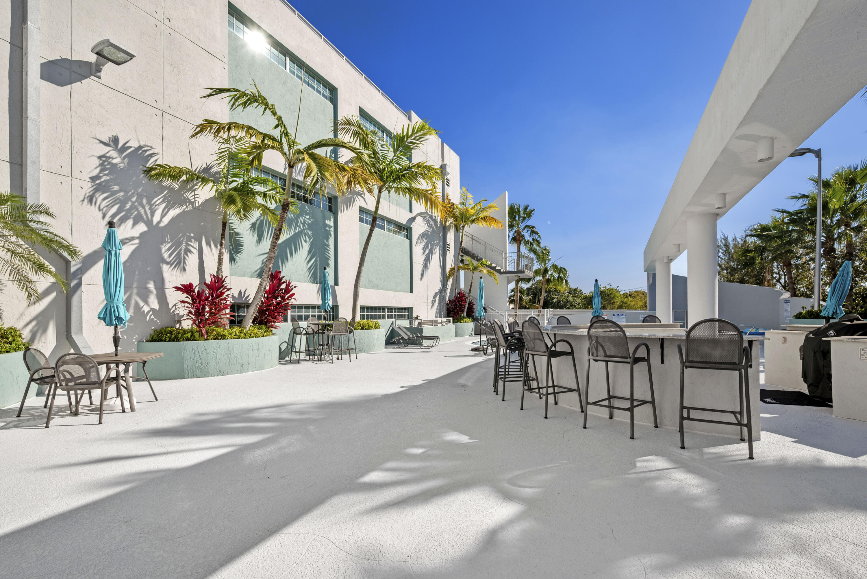 185 NE 4th Avenue 208