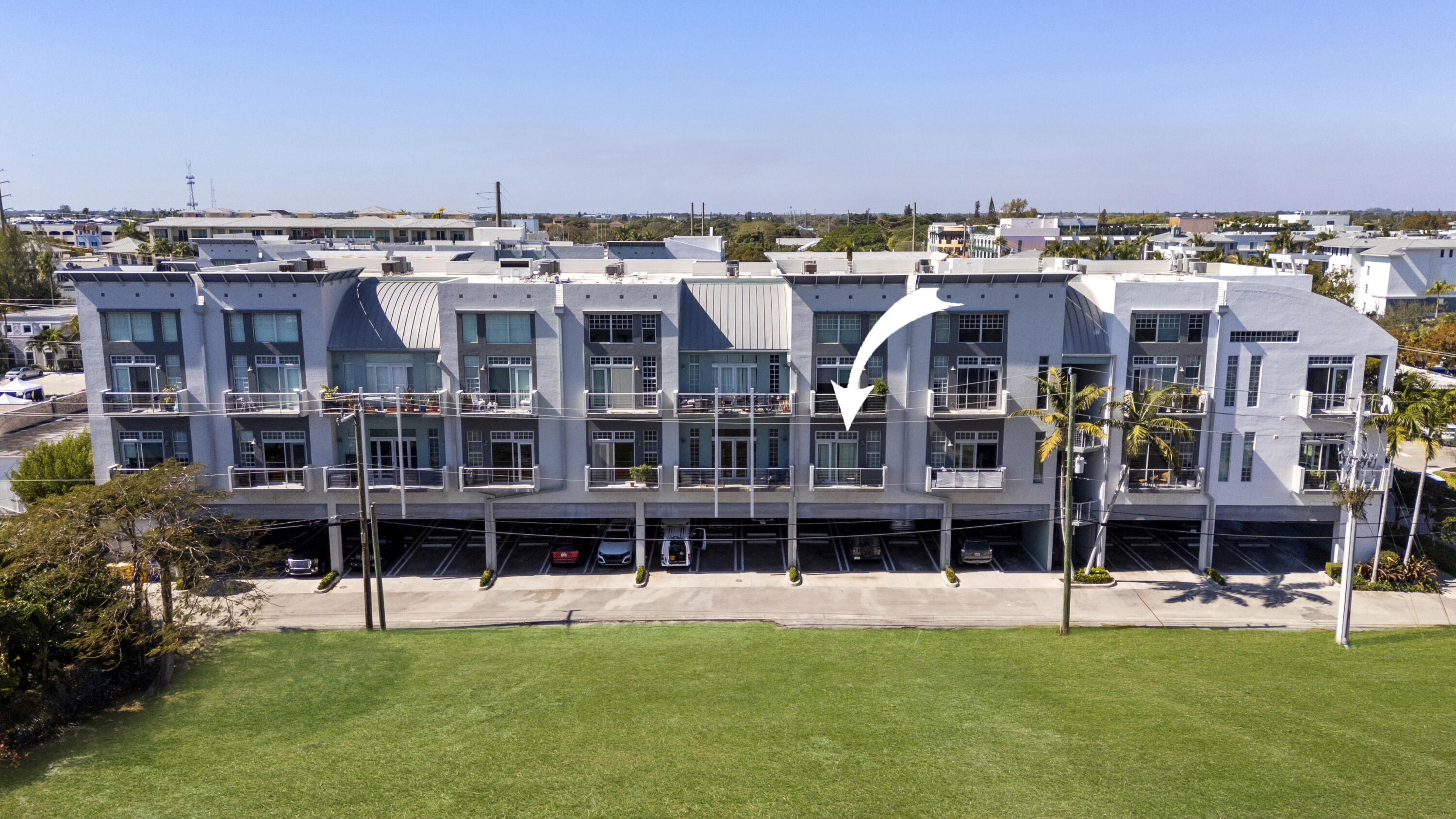 185 NE 4th Avenue 208