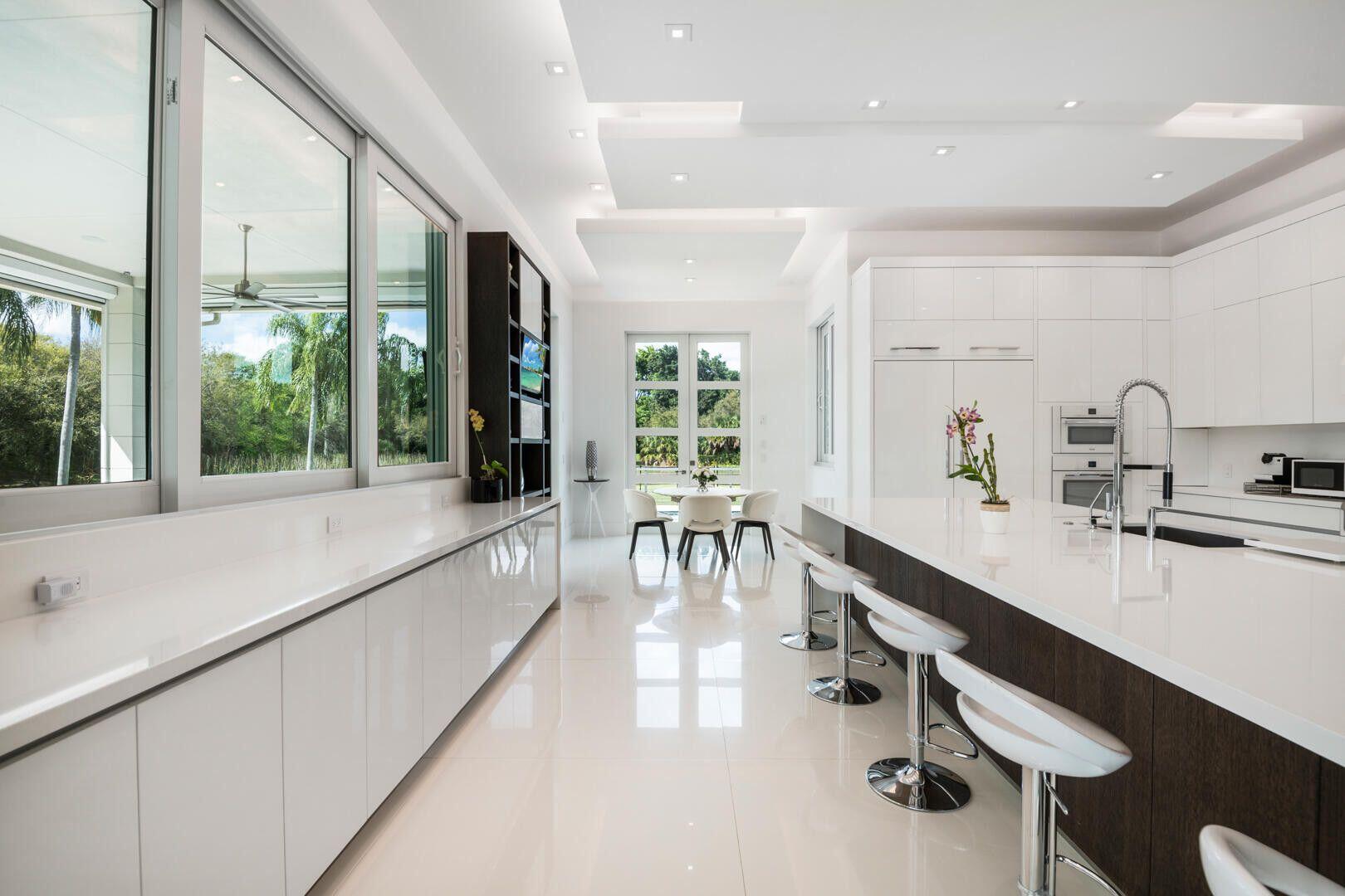 17106 Avenue Le Rivage