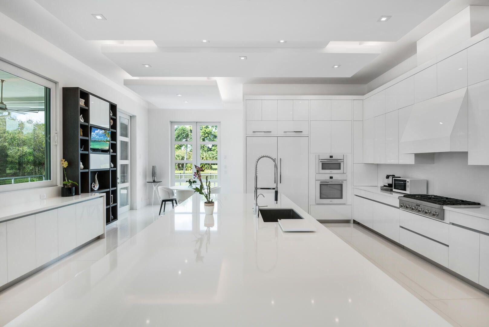 17106 Avenue Le Rivage