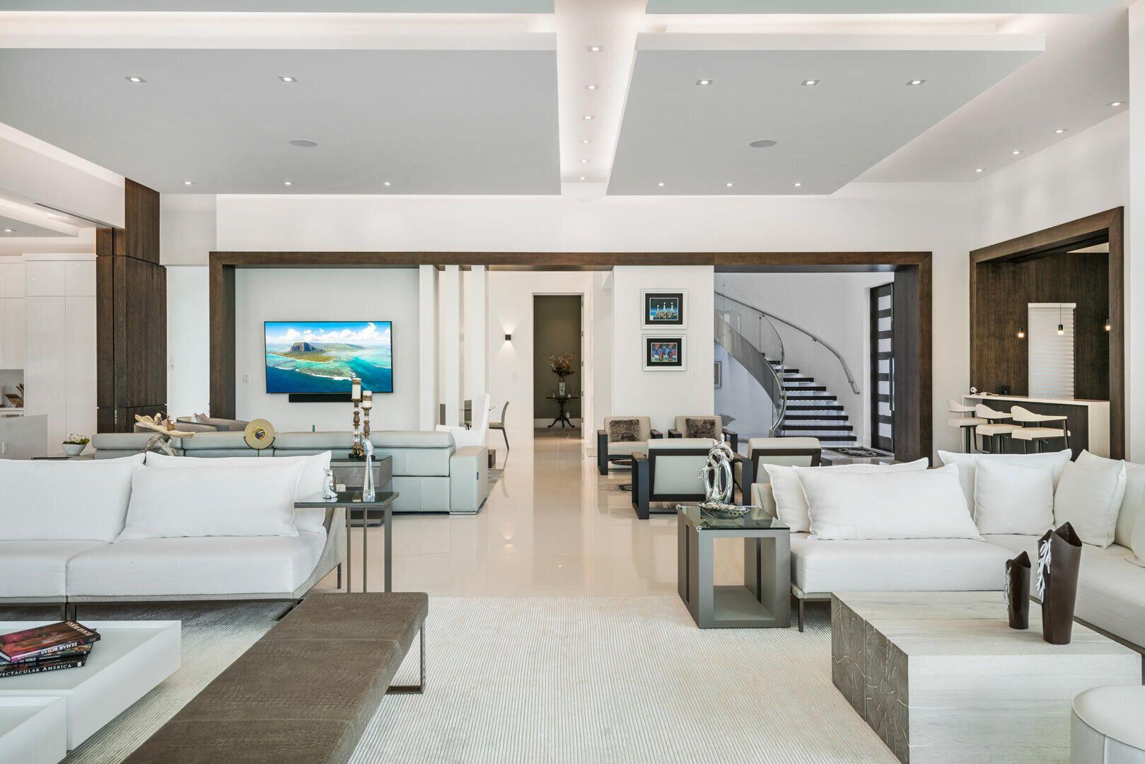 17106 Avenue Le Rivage