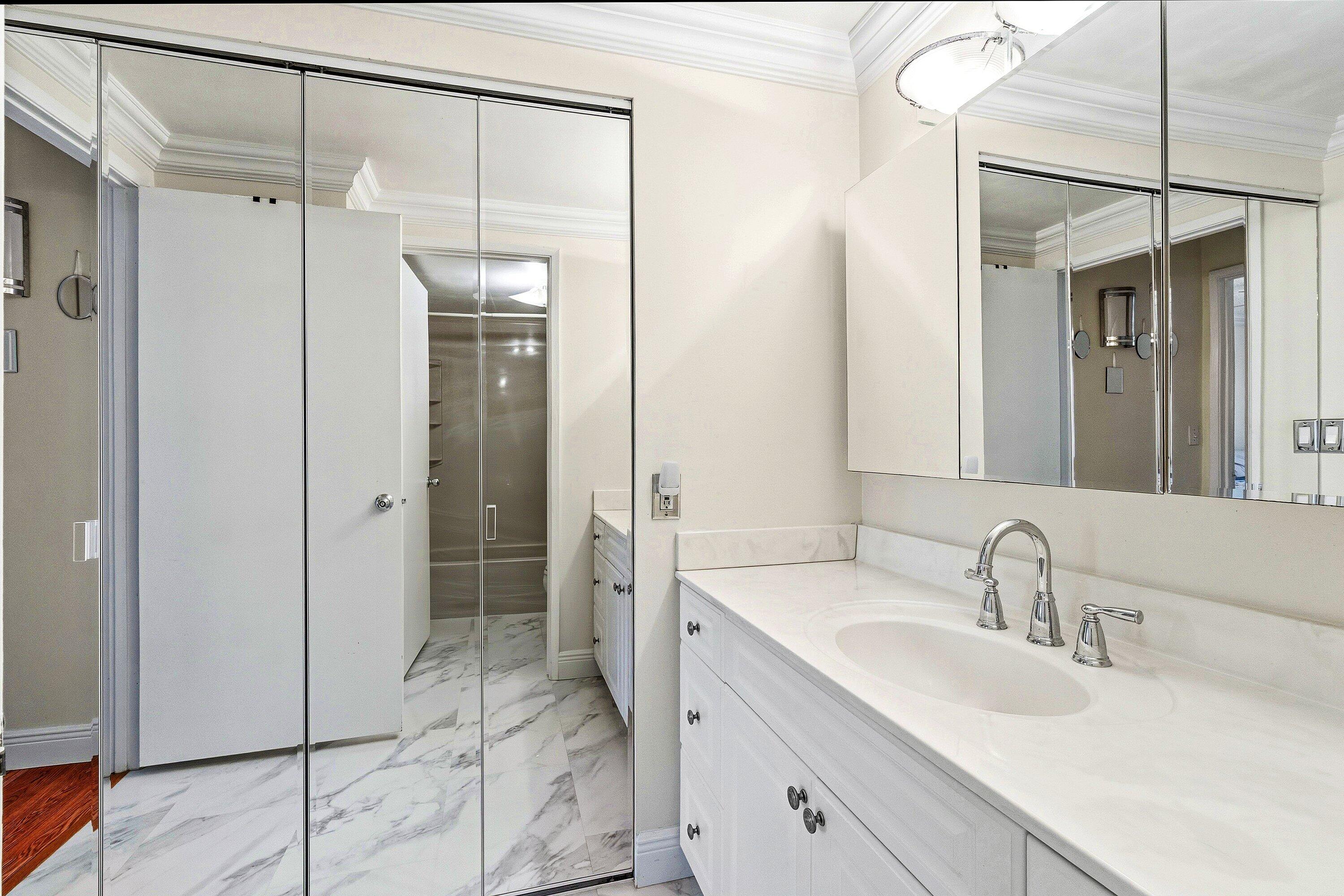 117 Yacht Club Way 206