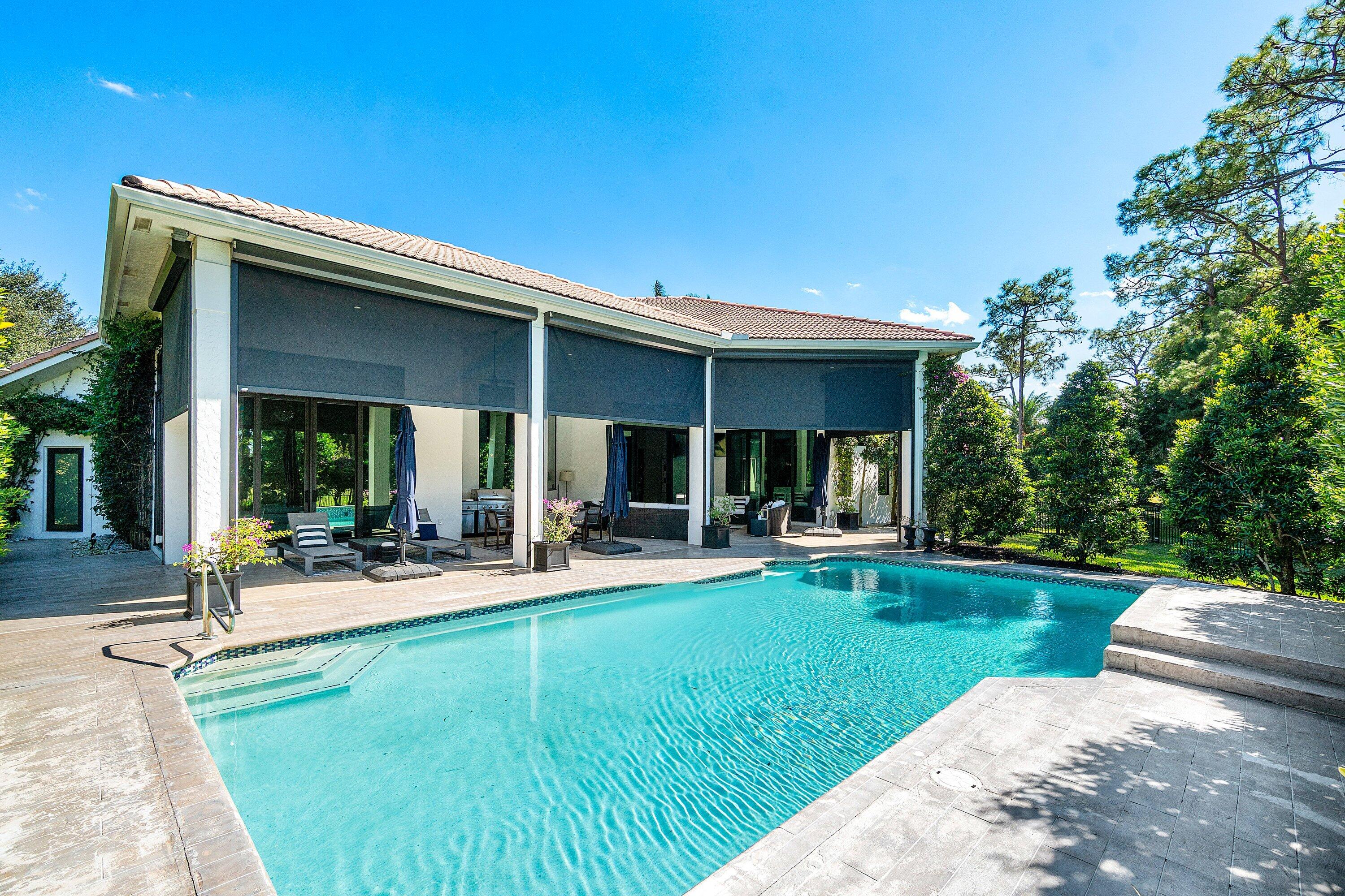 6715 E Calumet Circle