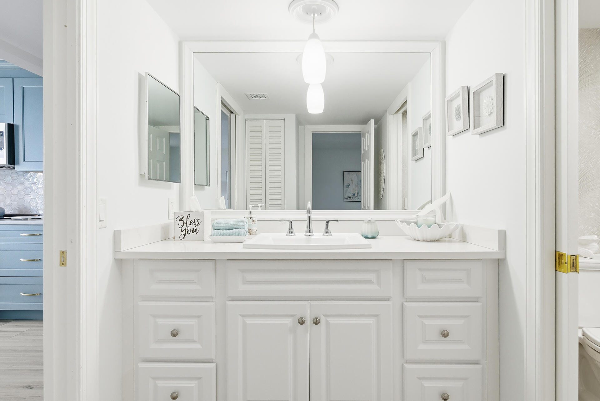 122 Lakeshore Drive 433