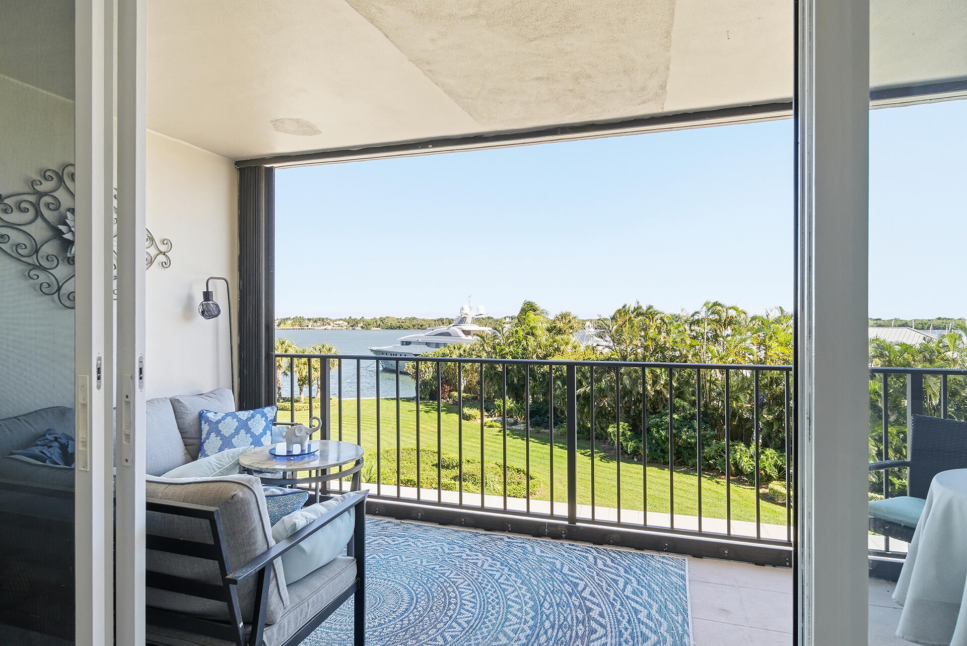 122 Lakeshore Drive 433