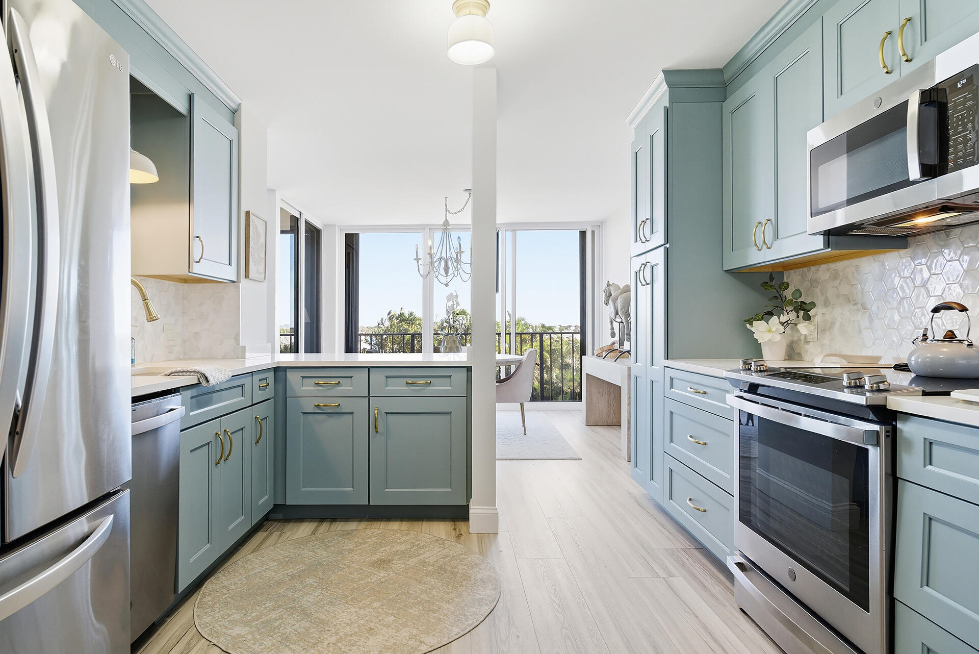 122 Lakeshore Drive 433