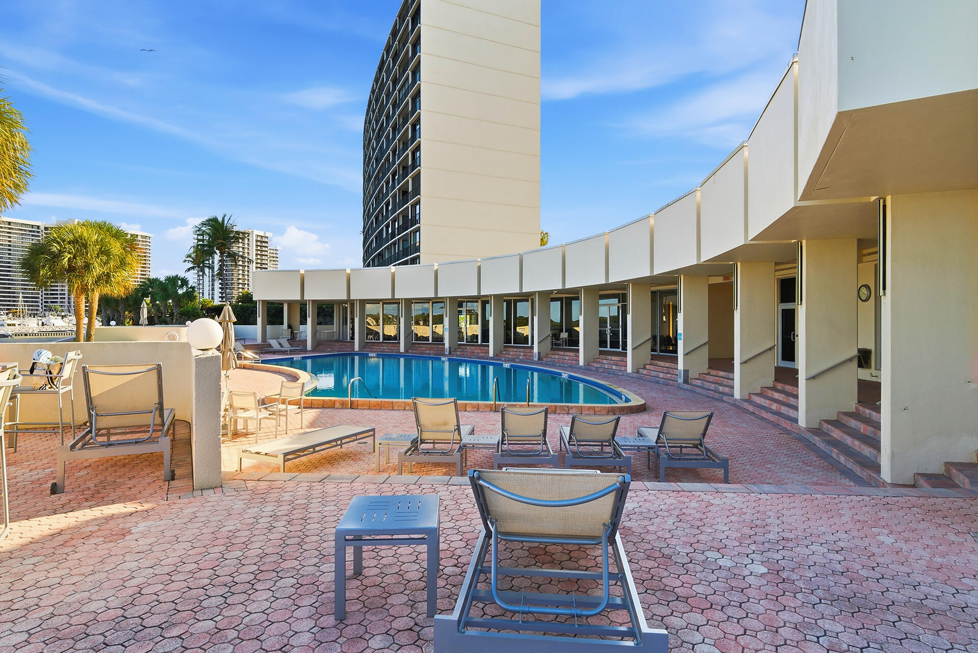 122 Lakeshore Drive 433