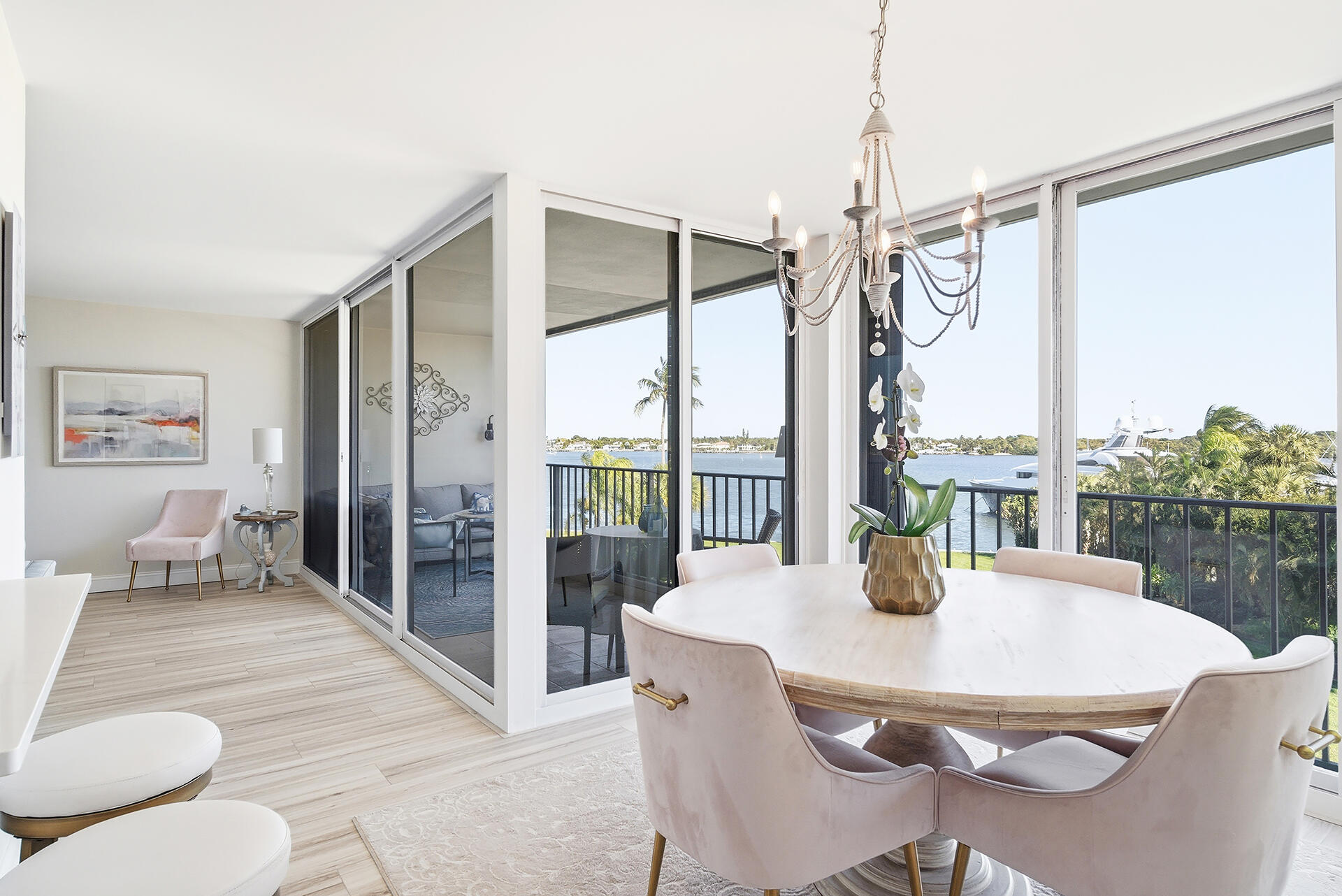 122 Lakeshore Drive 433