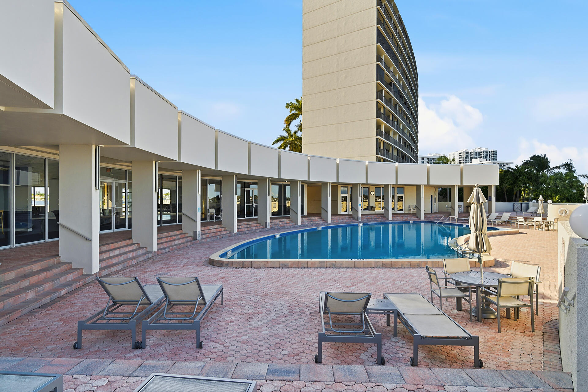 122 Lakeshore Drive 433