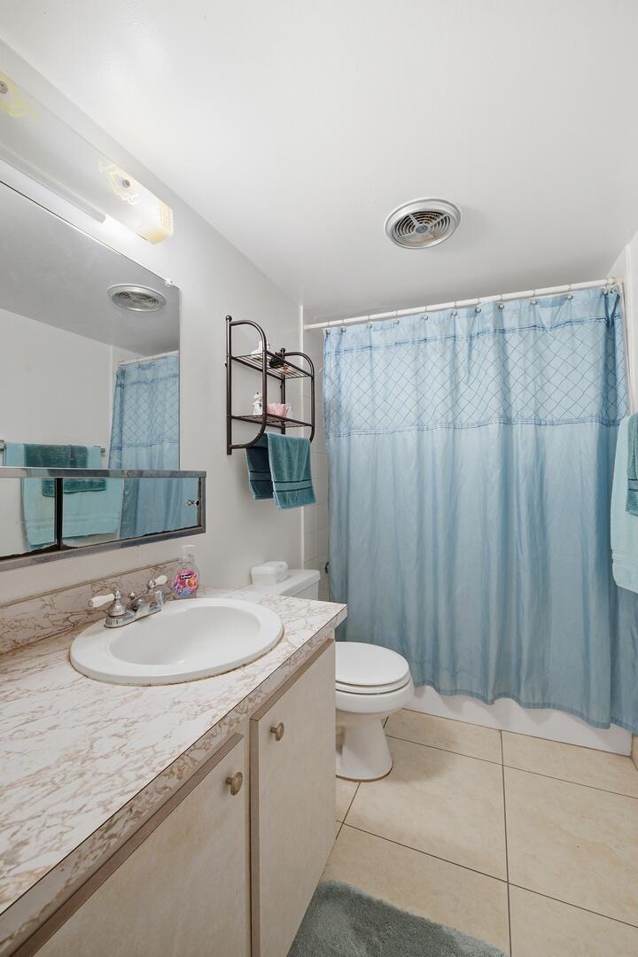 401 Golden Isles Drive 1009