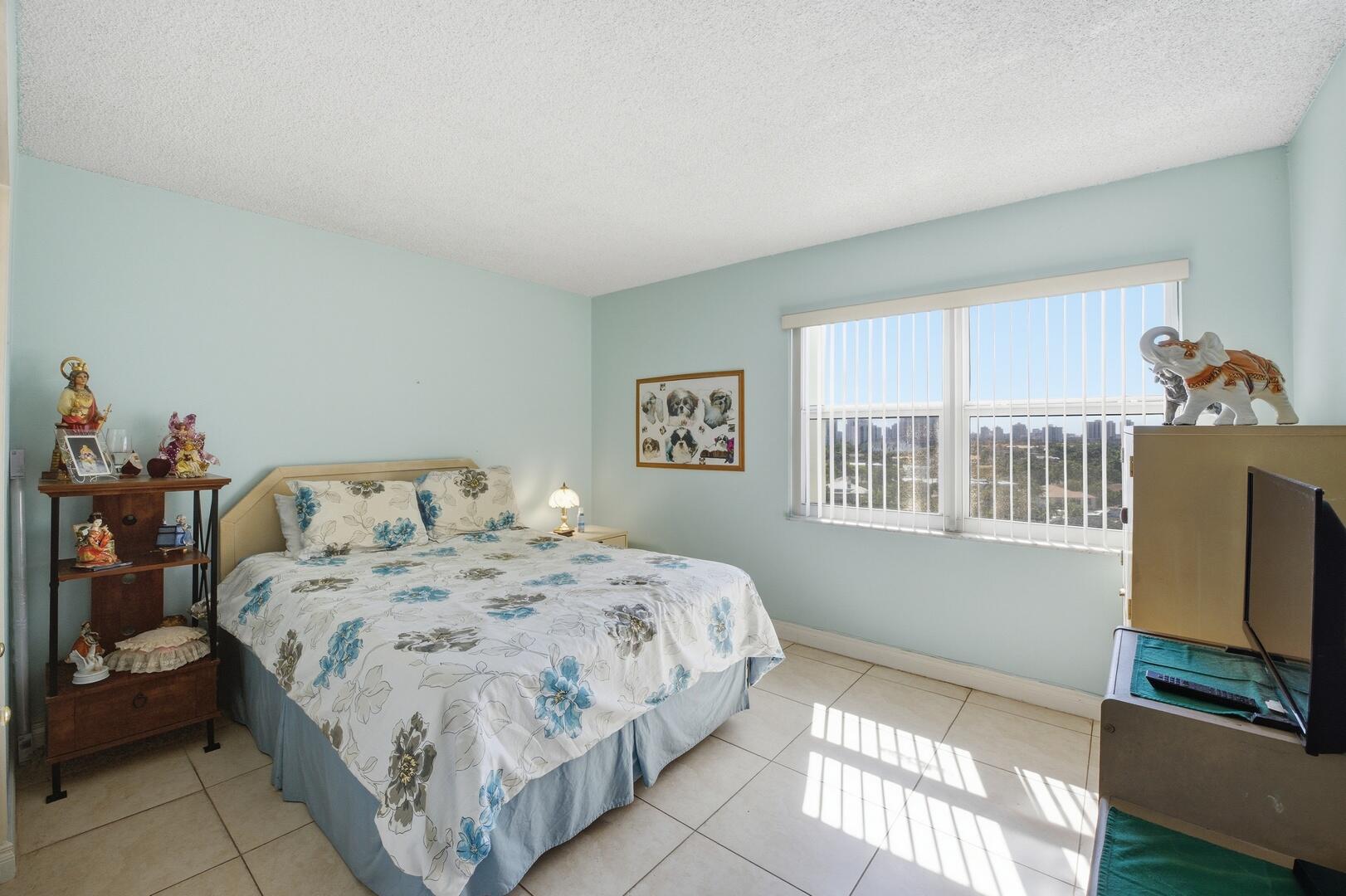 401 Golden Isles Drive 1009