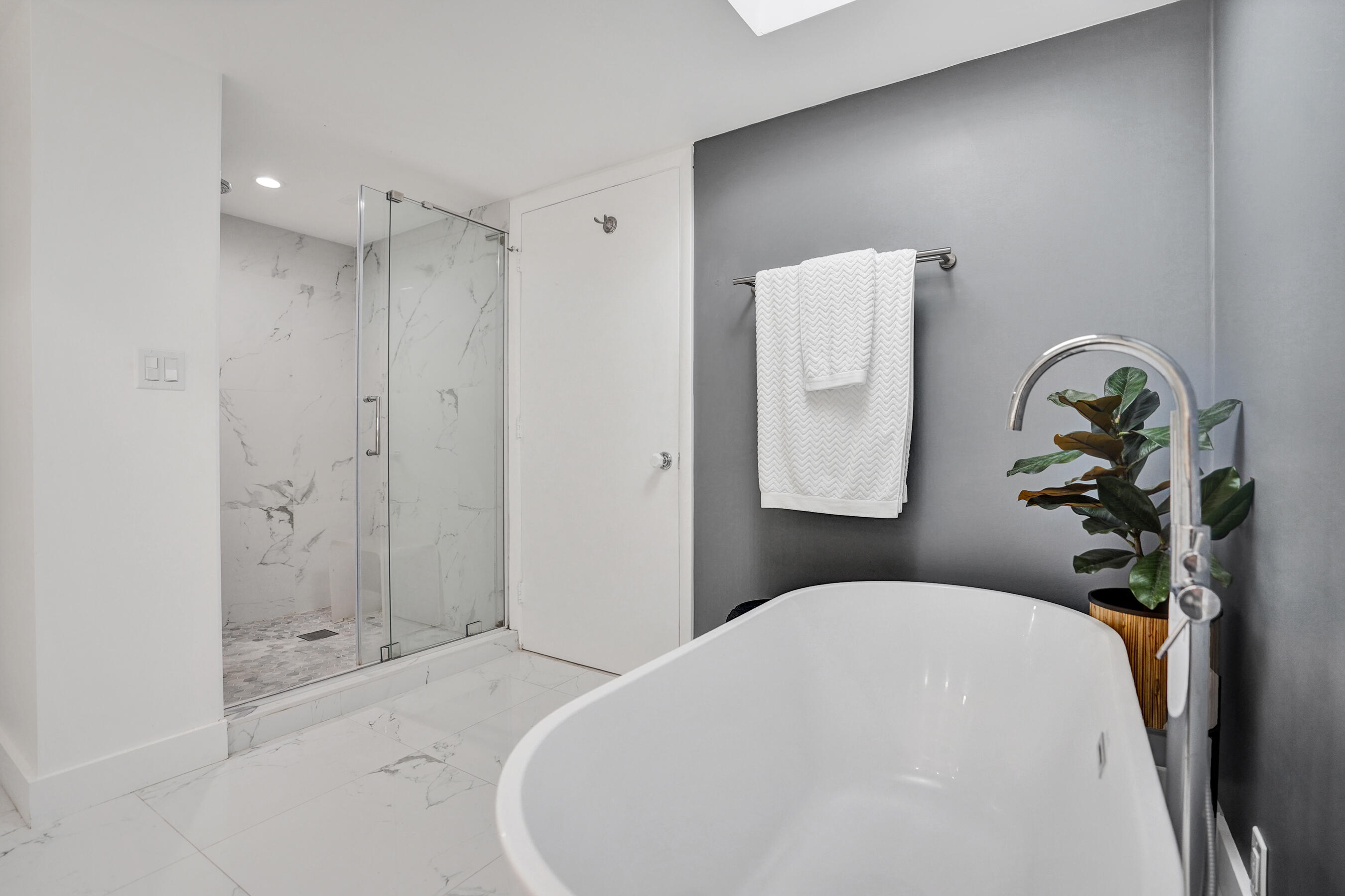 19707 Turnberry Way 18j