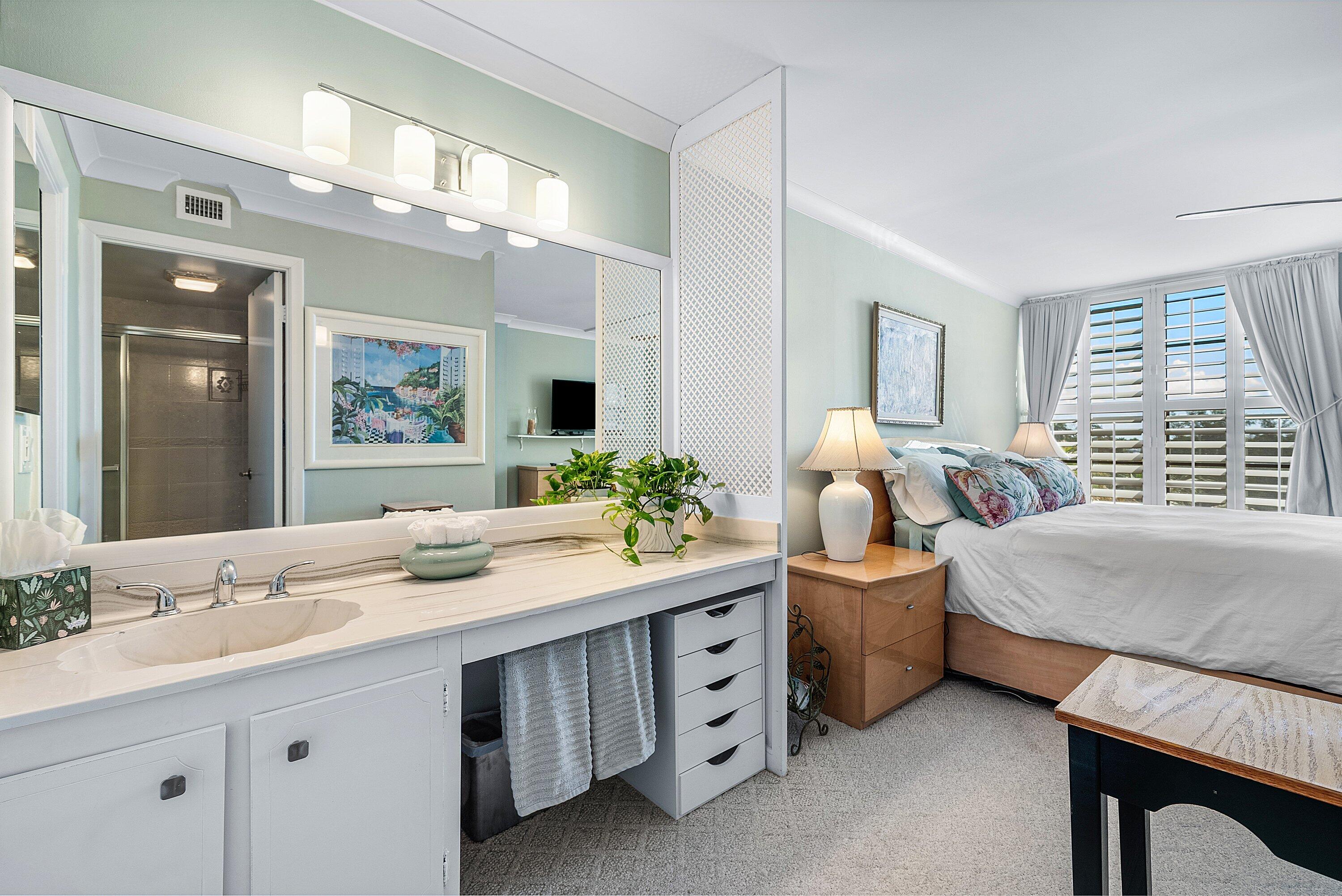 7 Royal Palm Way 507