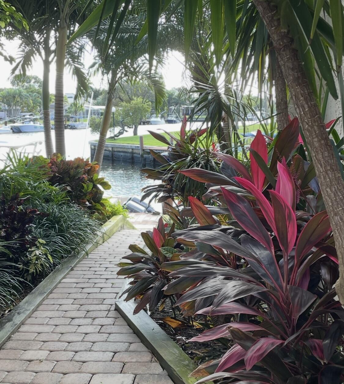 7 Royal Palm Way 507