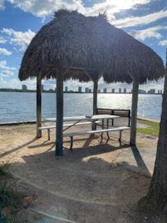 111 Shore Court 305-C, North Palm Beach Unit: 305-C