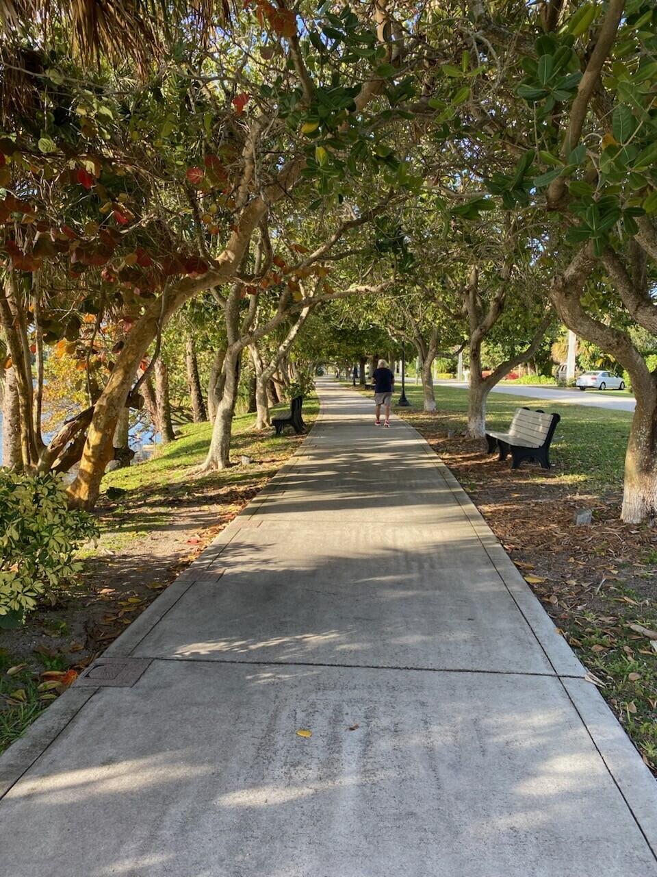 111 Shore Court 305-C, North Palm Beach Unit: 305-C