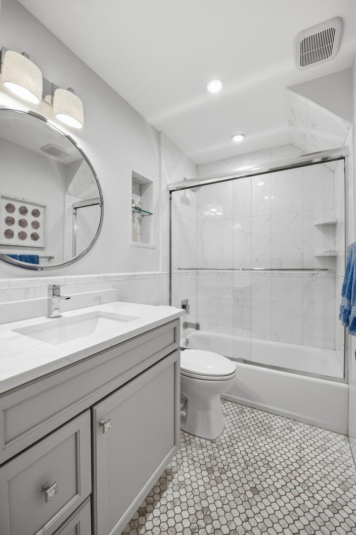 111 Shore Court 305-C, North Palm Beach Unit: 305-C