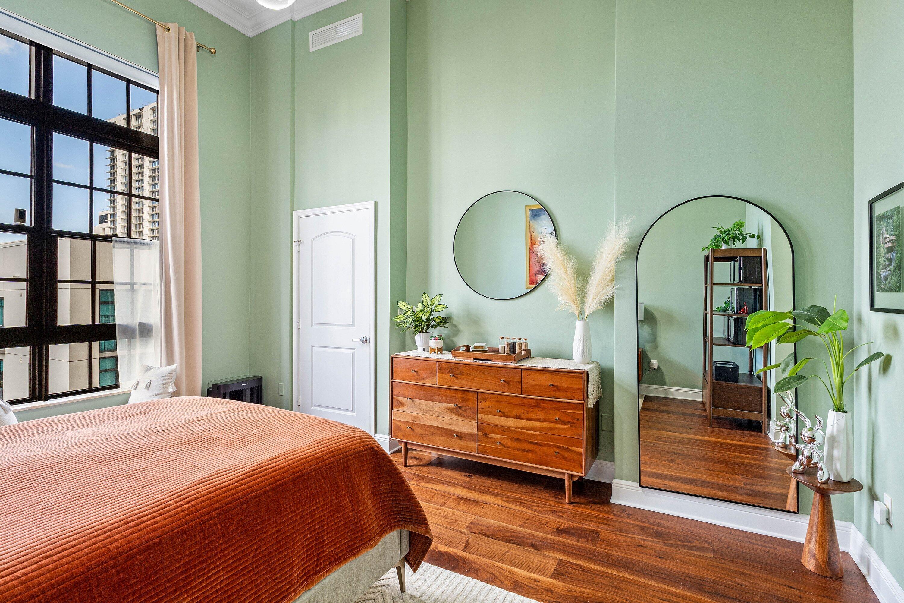 701 S Olive Avenue 515