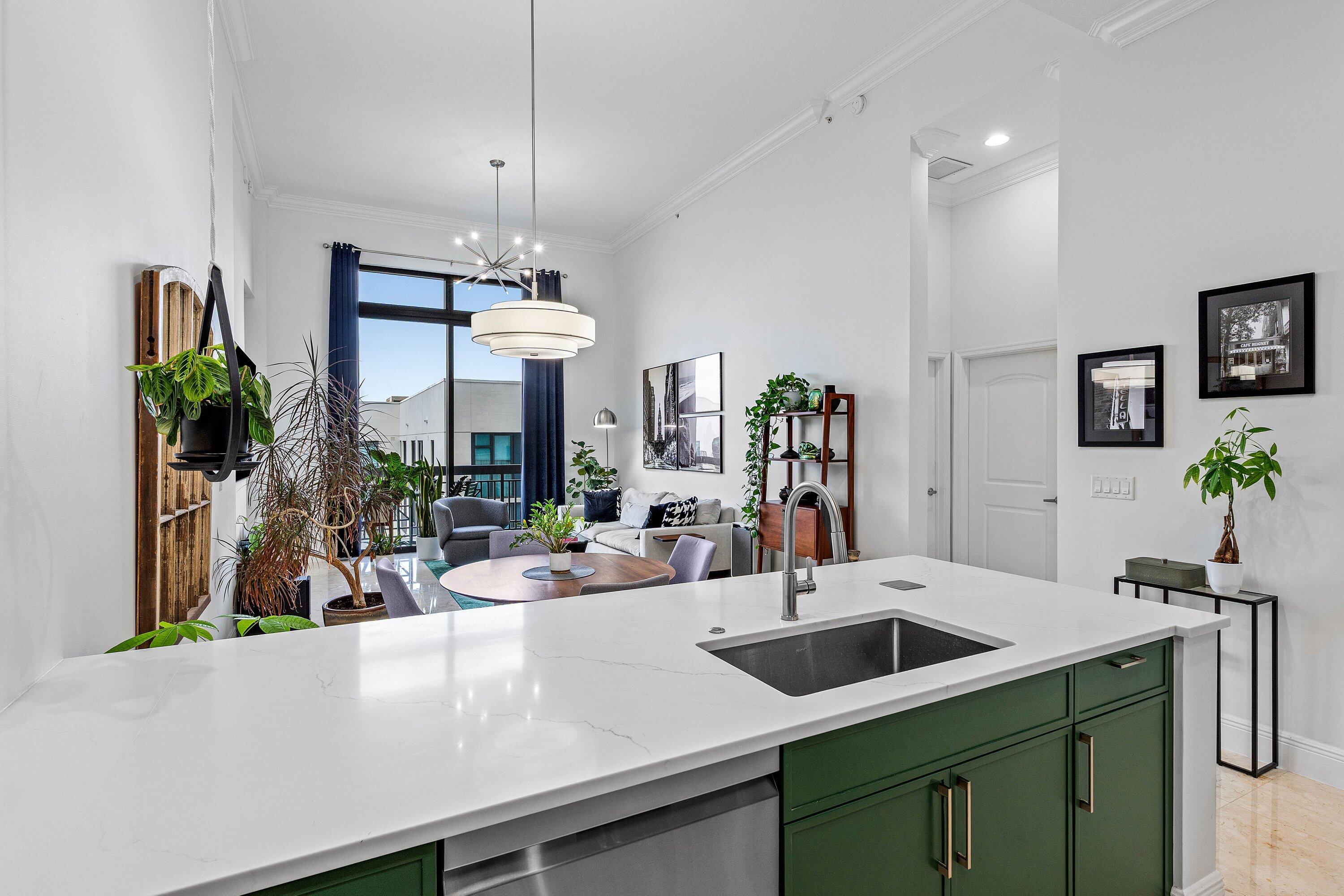 701 S Olive Avenue 515