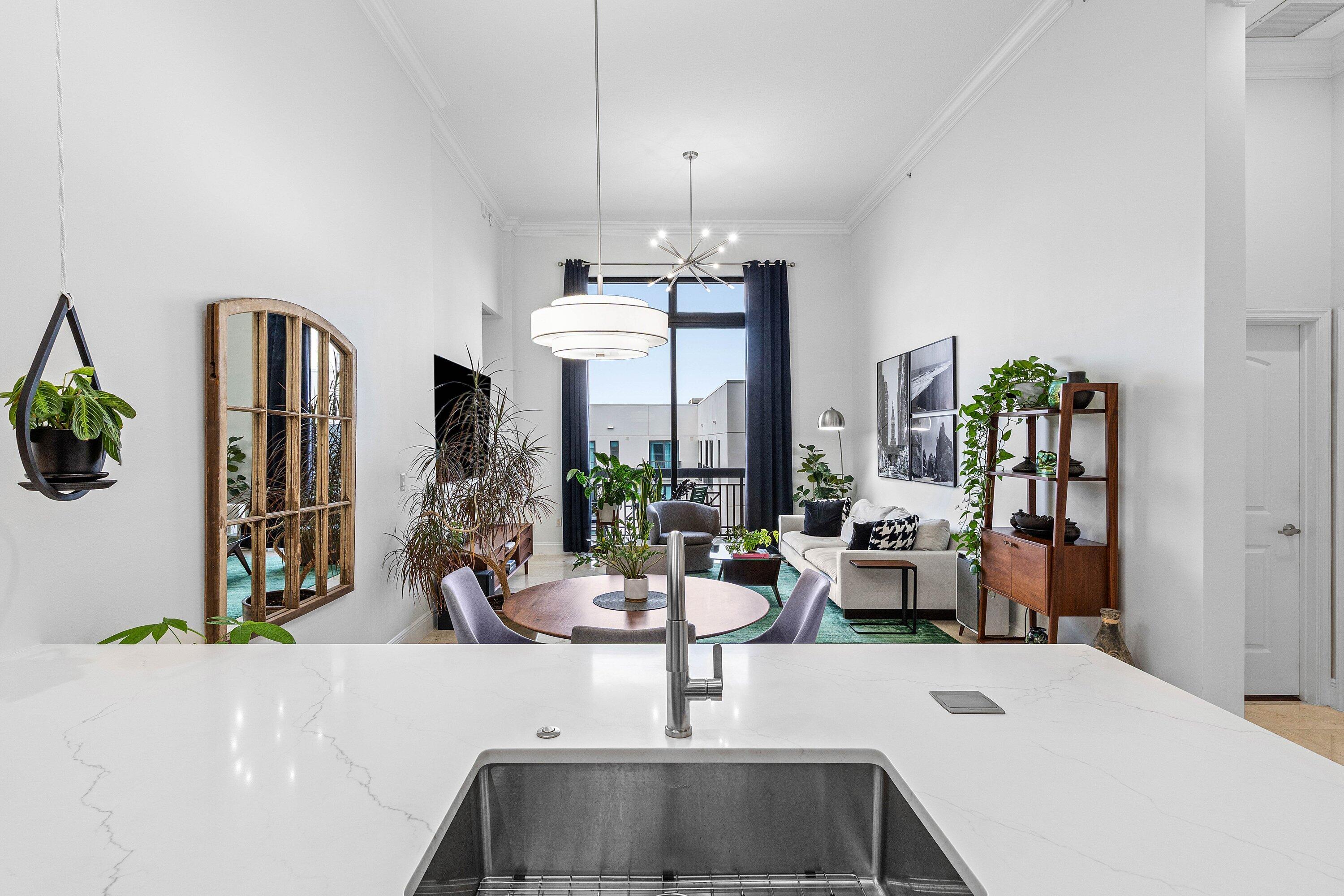 701 S Olive Avenue 515