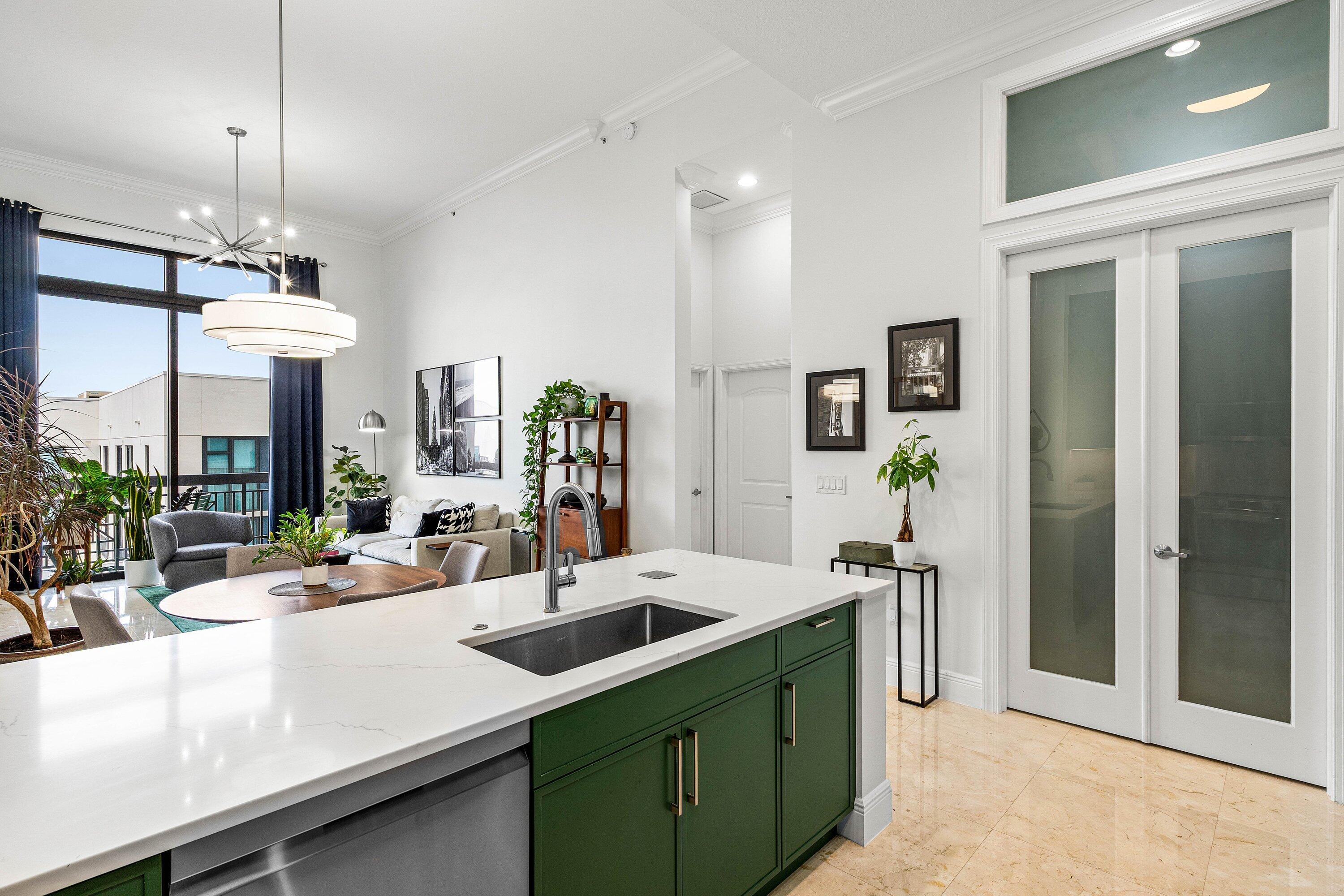 701 S Olive Avenue 515