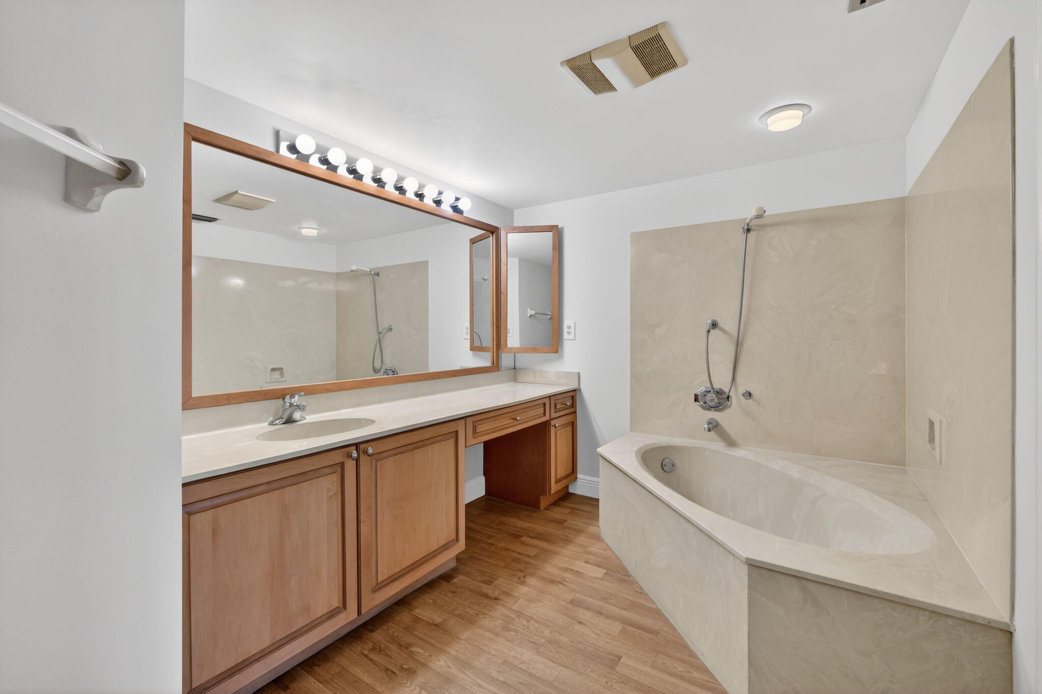 6060 SE Martinique Drive 103