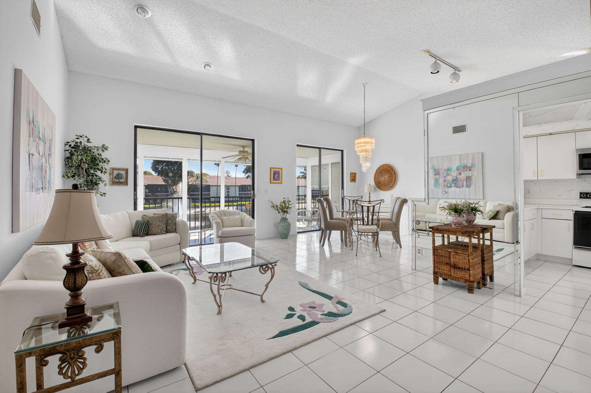 10279 N Circle Lake Drive 202