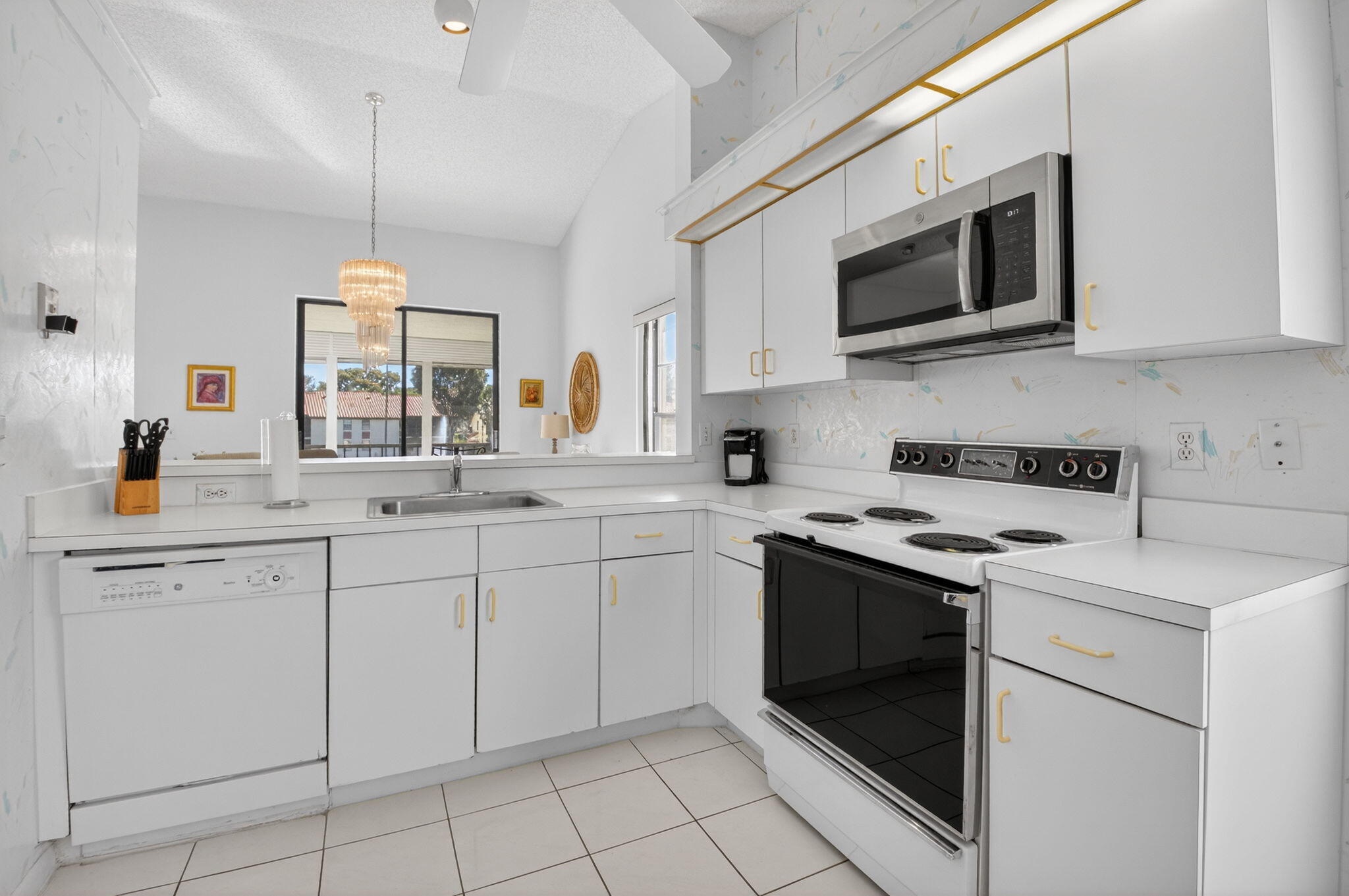 10279 N Circle Lake Drive 202