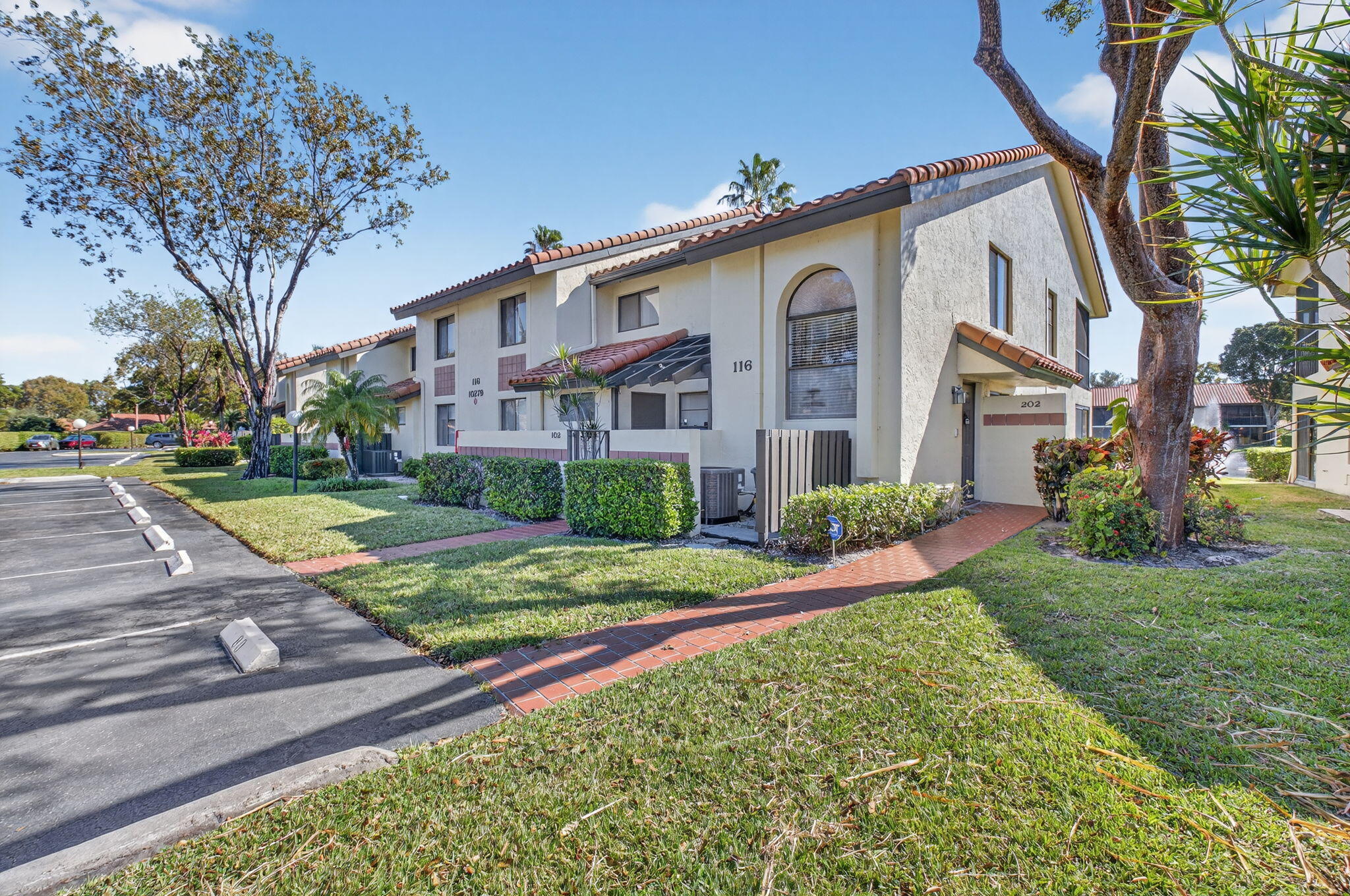 10279 N Circle Lake Drive 202