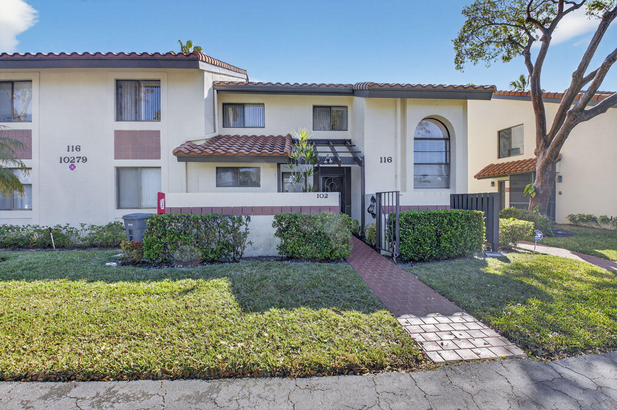 10279 N Circle Lake Drive 202