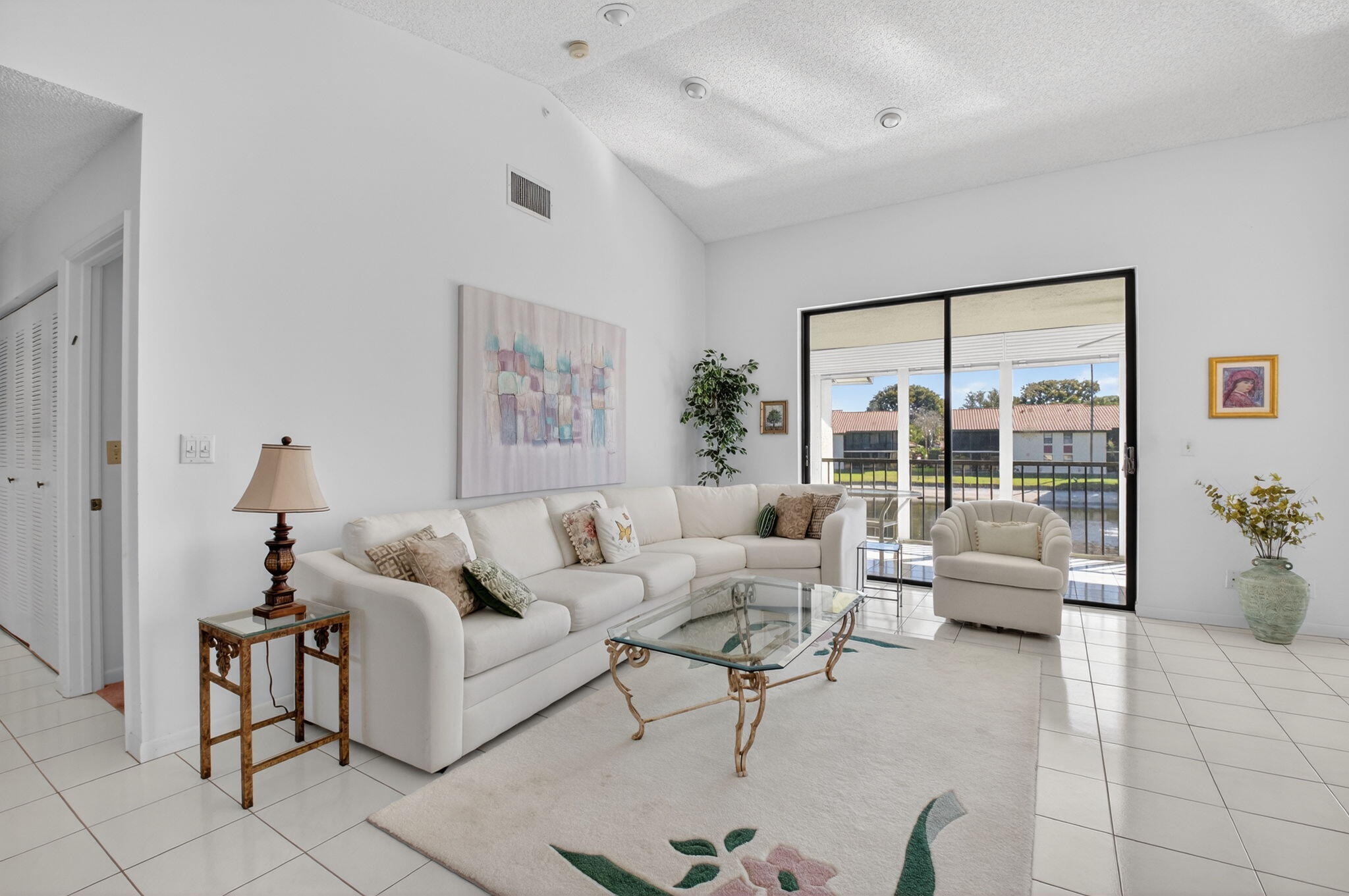 10279 N Circle Lake Drive 202